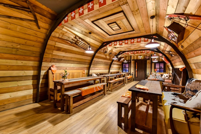 Rennie Vaults at London Bridge  - Huski Ski Lodge image 3