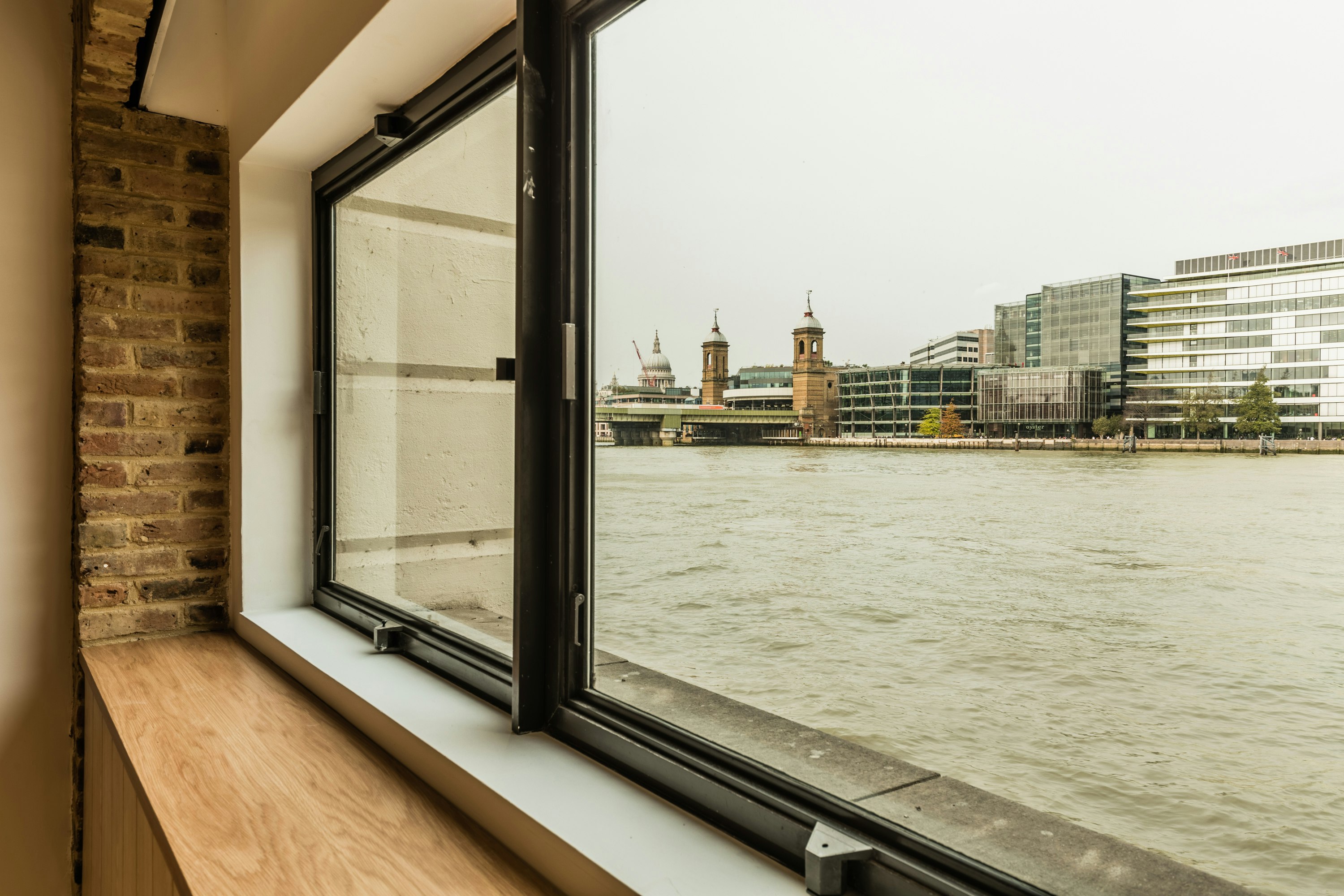 Glaziers Hall - The Thames Room image 5