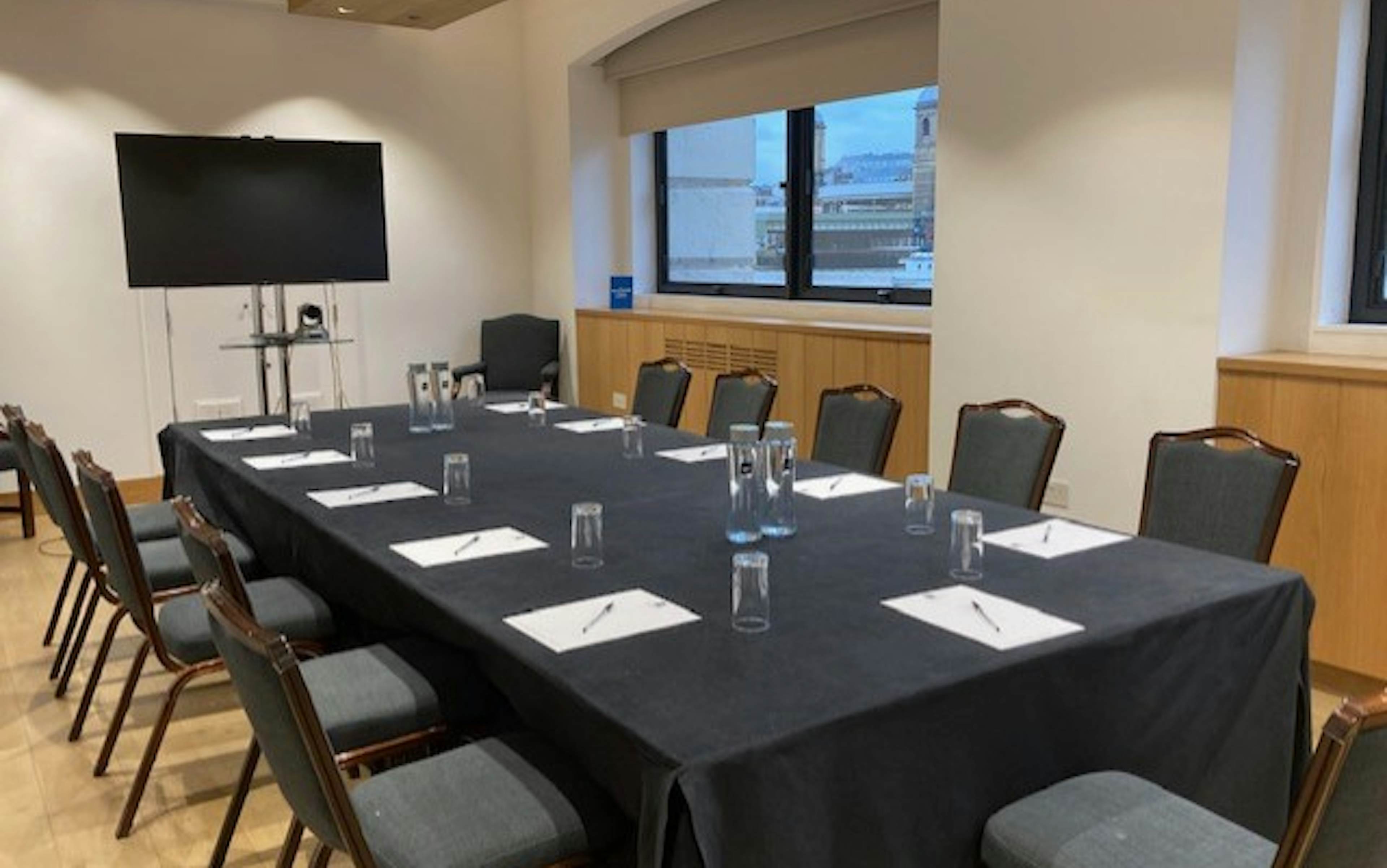 Glaziers Hall - The Thames Room image 1