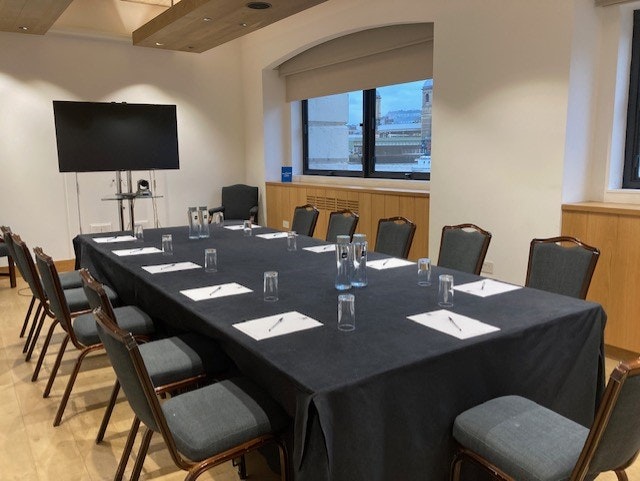 Glaziers Hall - The Thames Room image 1