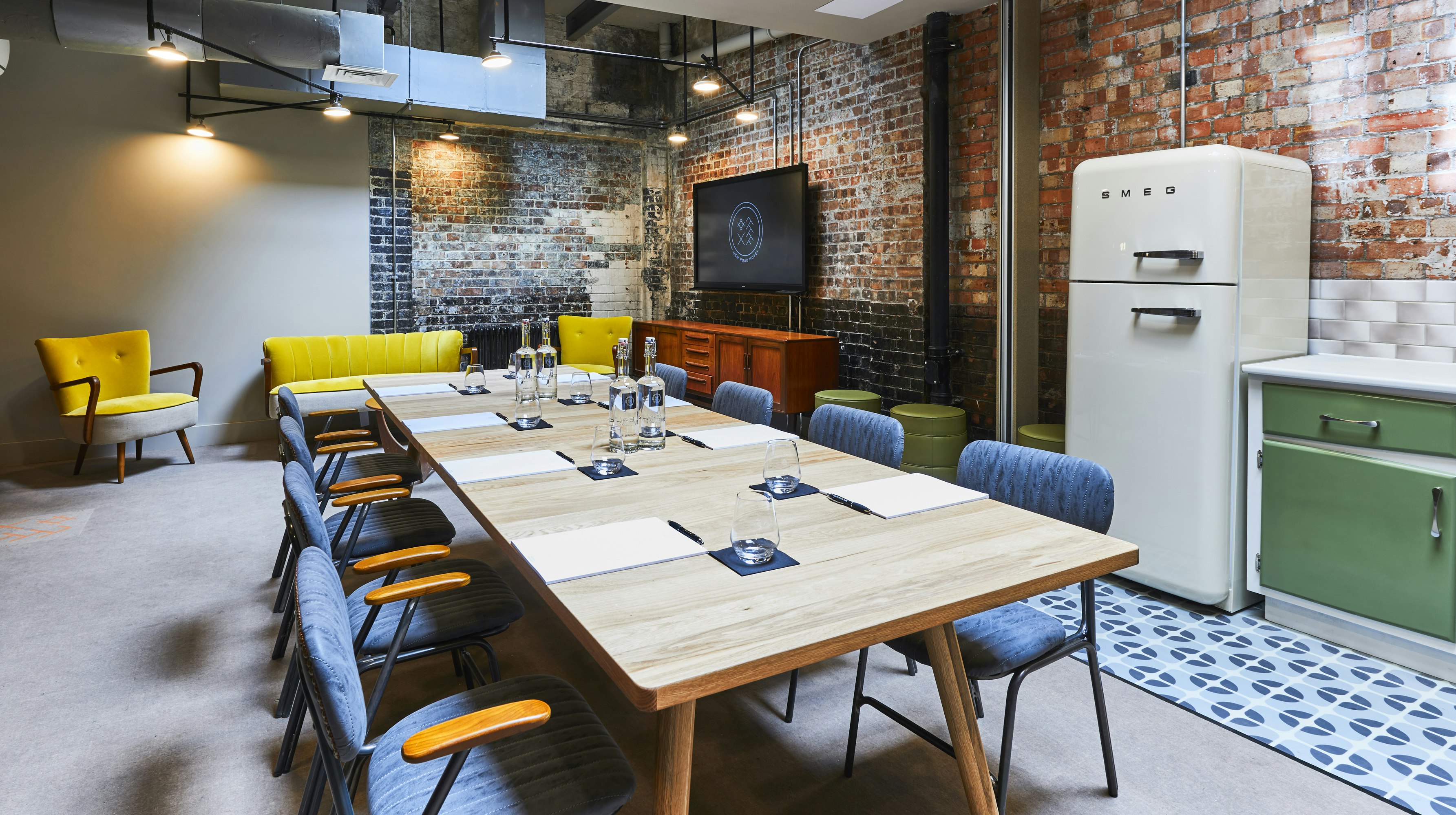 New Road Hotel - Kitchen and Lounge image 1