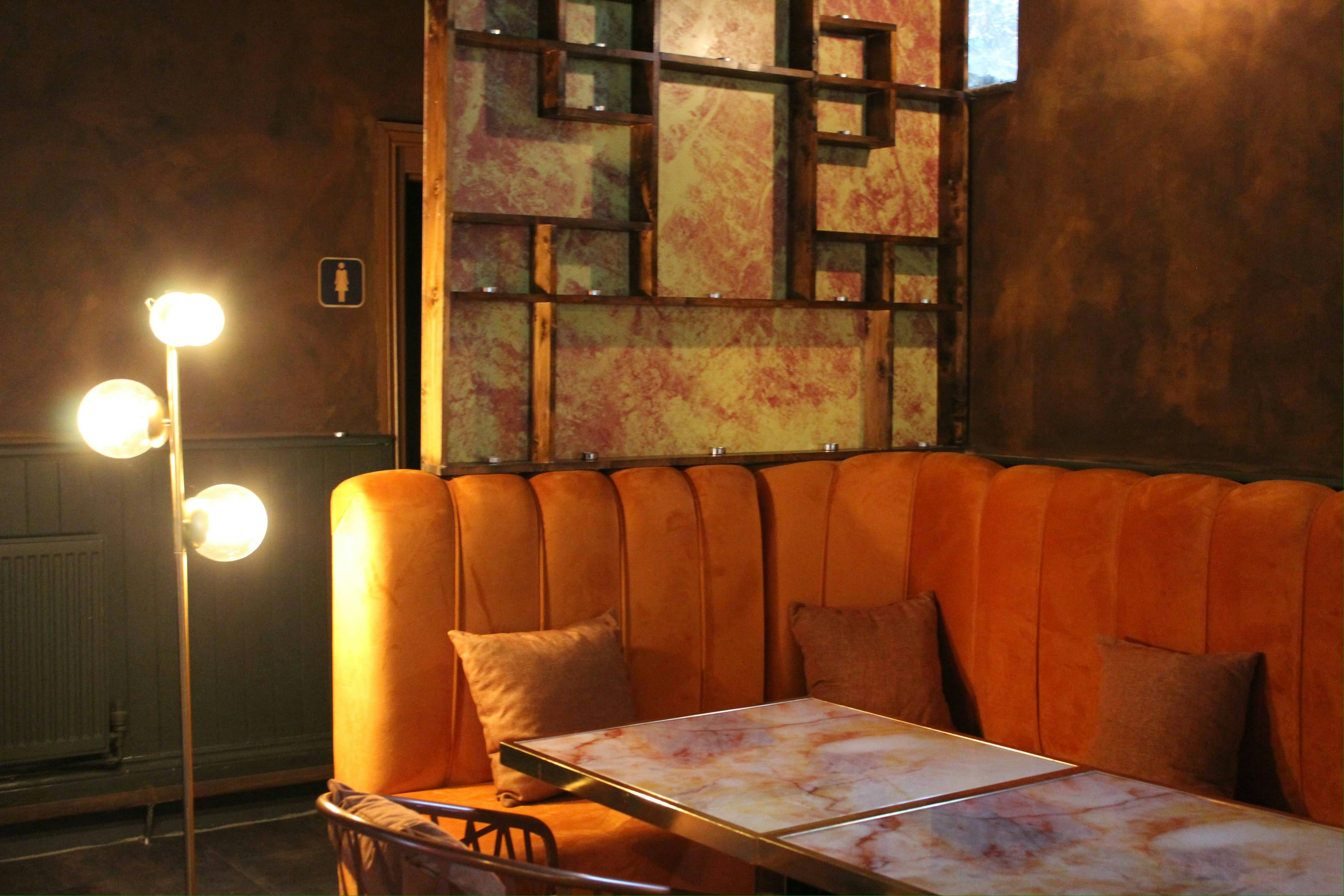 Regents Lounge - Main room image 1