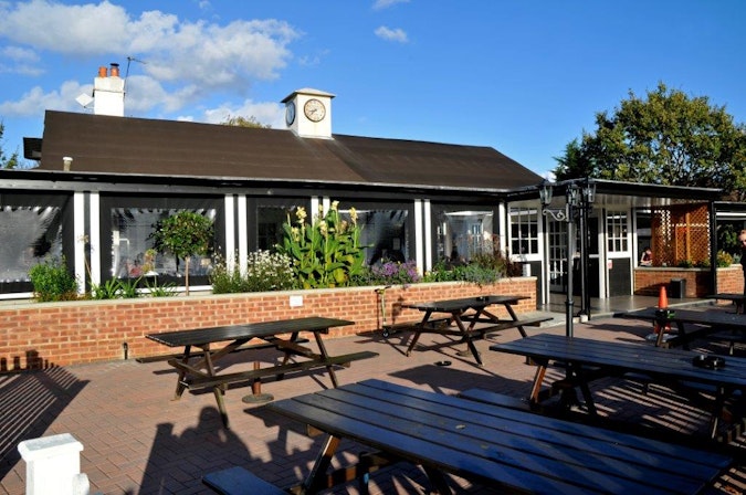 Woodies Freehouse - Veranda image 2