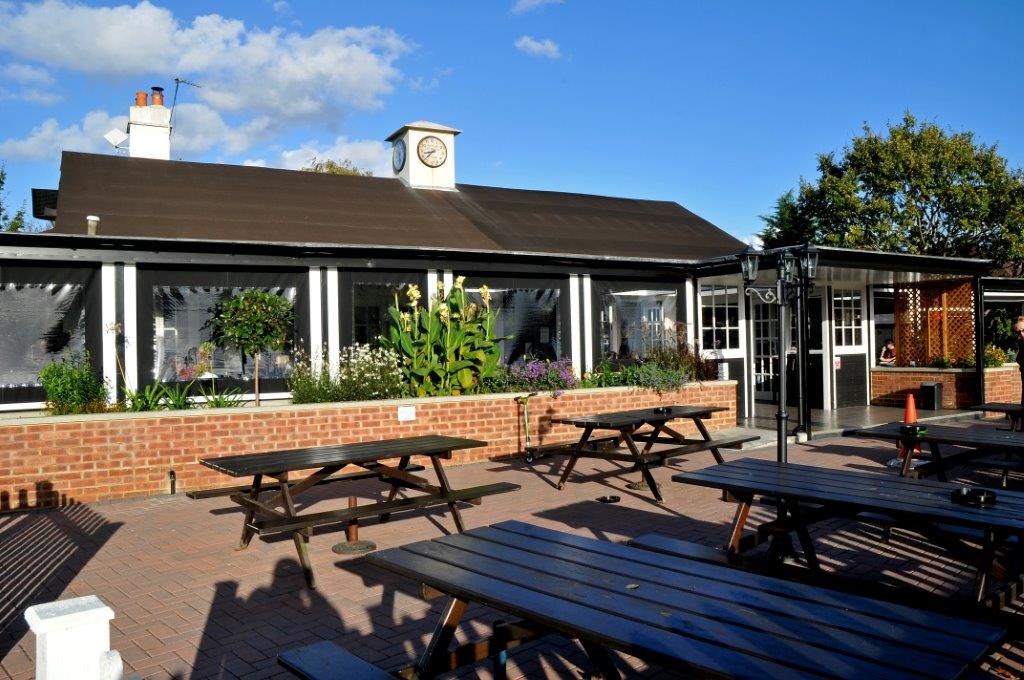 Woodies Freehouse - Veranda image 2