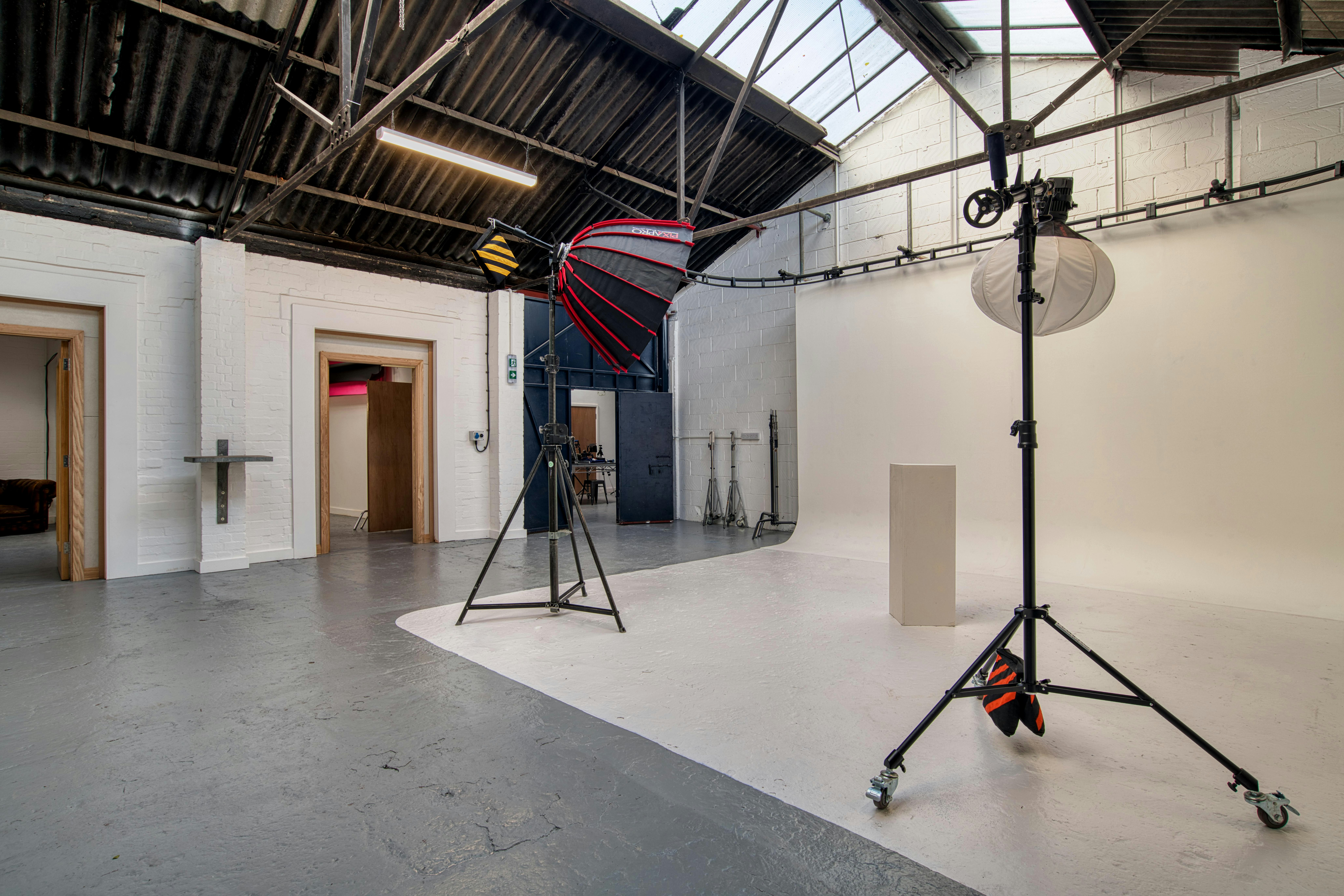 Simulacra Studio, Bell Green - Studio One, The Warehouse image 8
