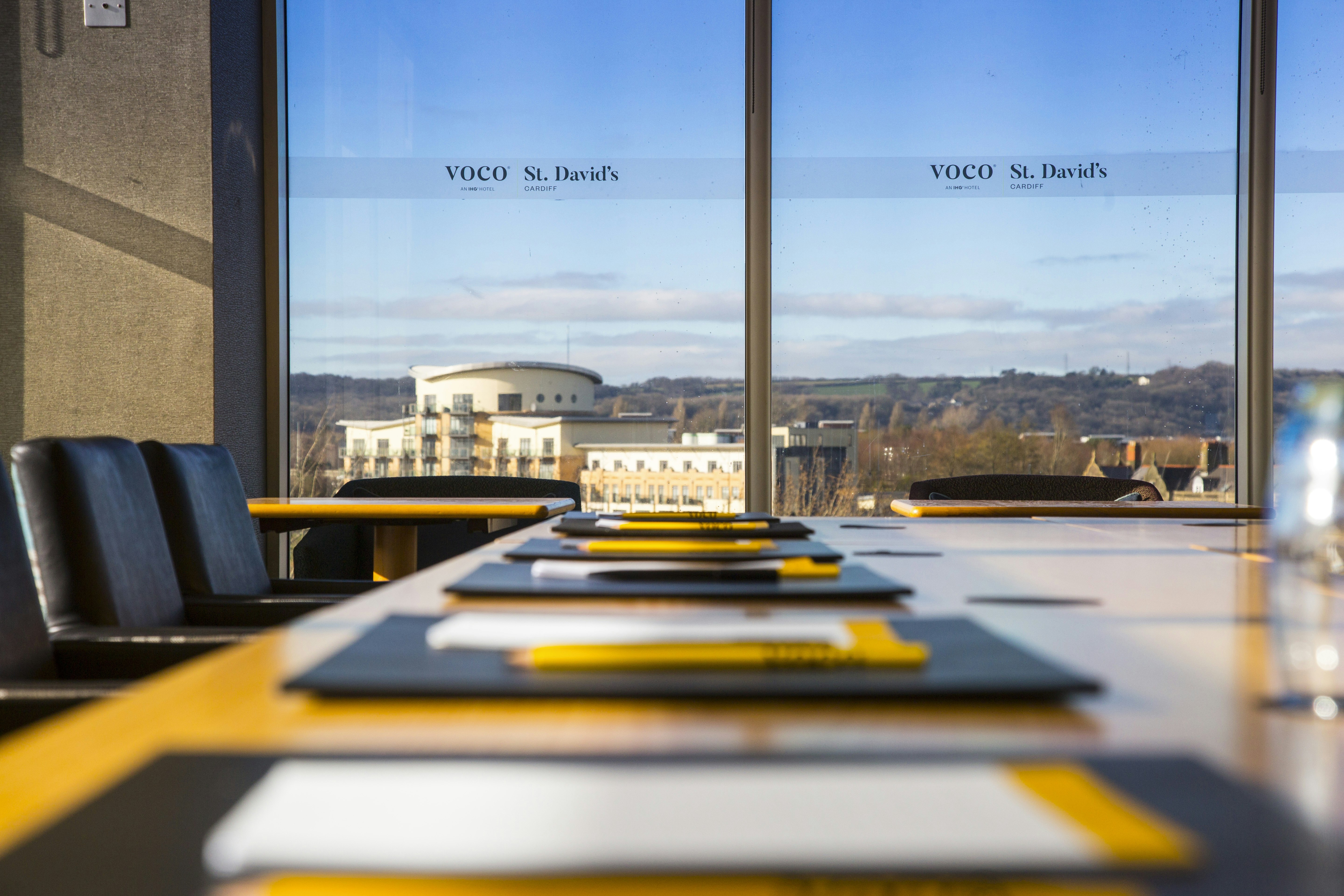 Voco St David's Cardiff - Waves Suite image 1