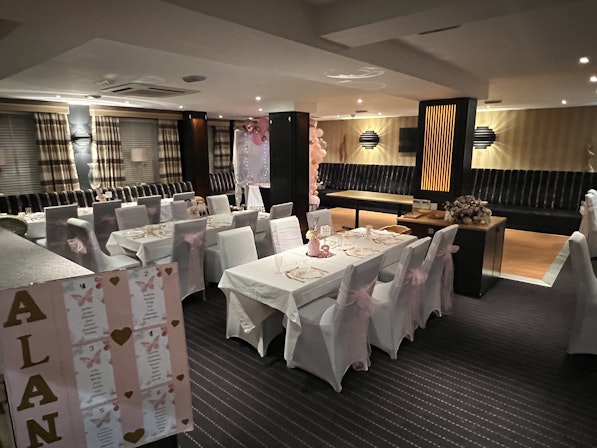 Russell Court Hotel - Restaurant  image 2