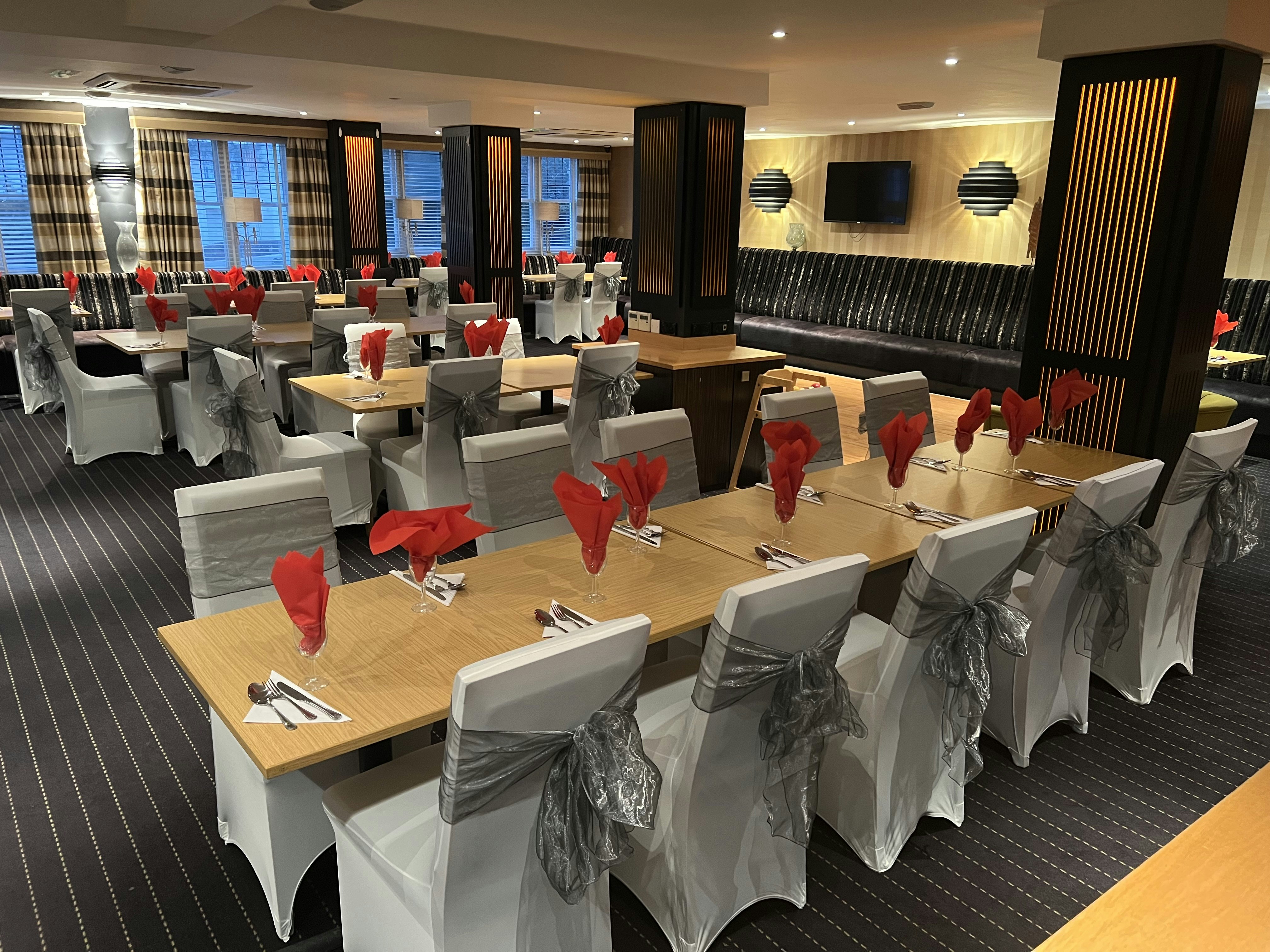 Russell Court Hotel - Restaurant  image 4
