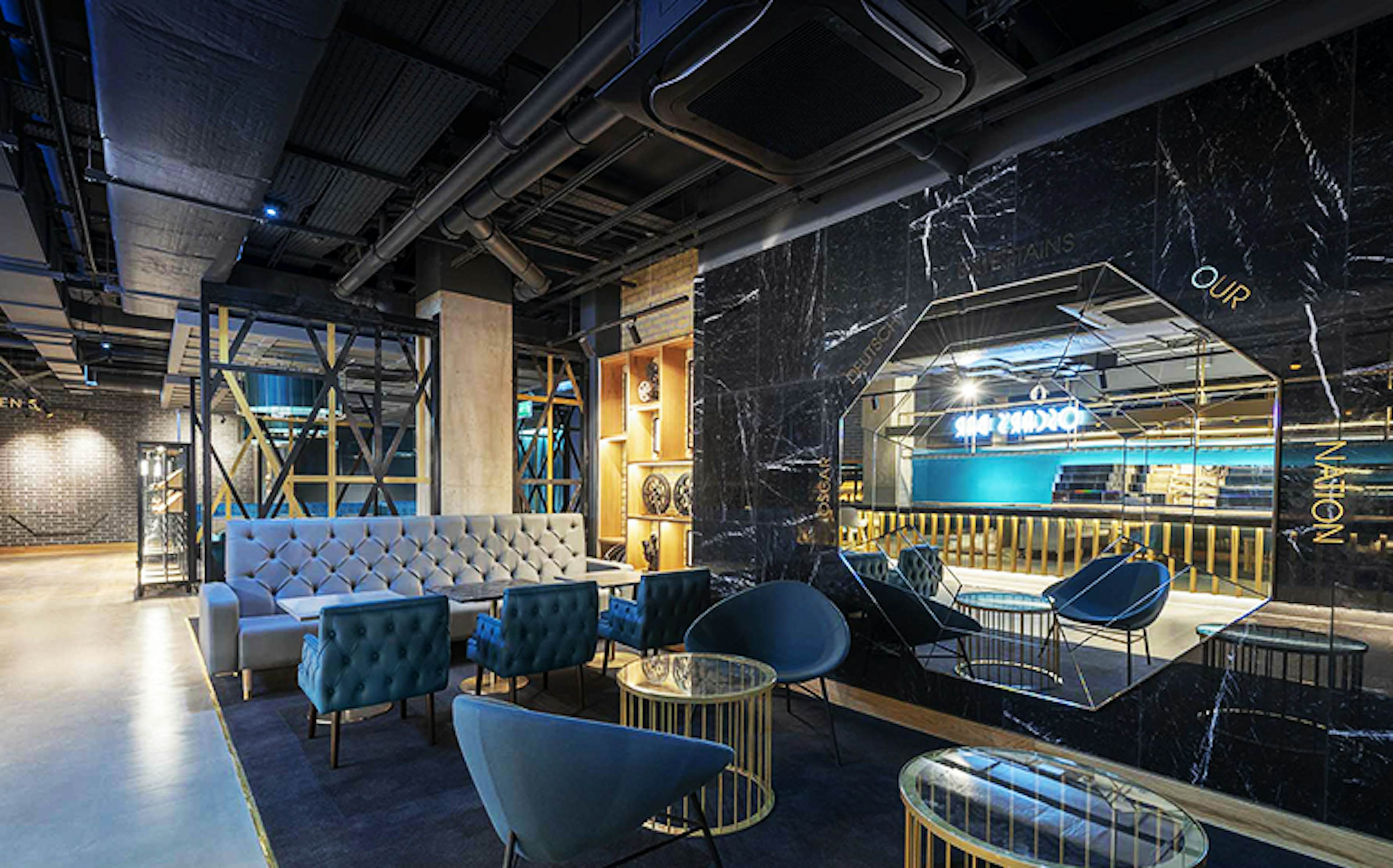ODEON Luxe and Dine Islington - Foyer & Oscar's Bar image 2