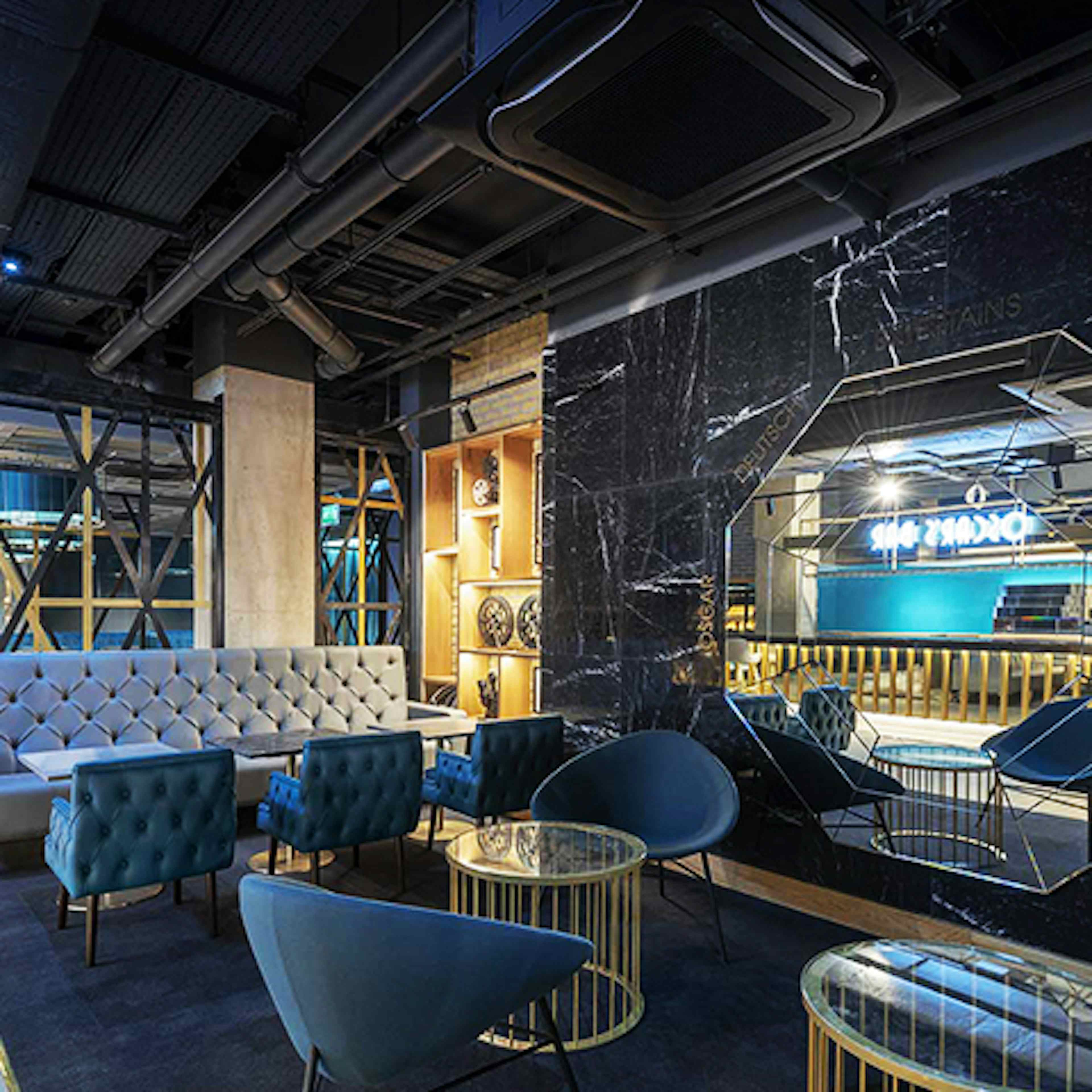 ODEON Luxe and Dine Islington - Foyer & Oscar's Bar image 2