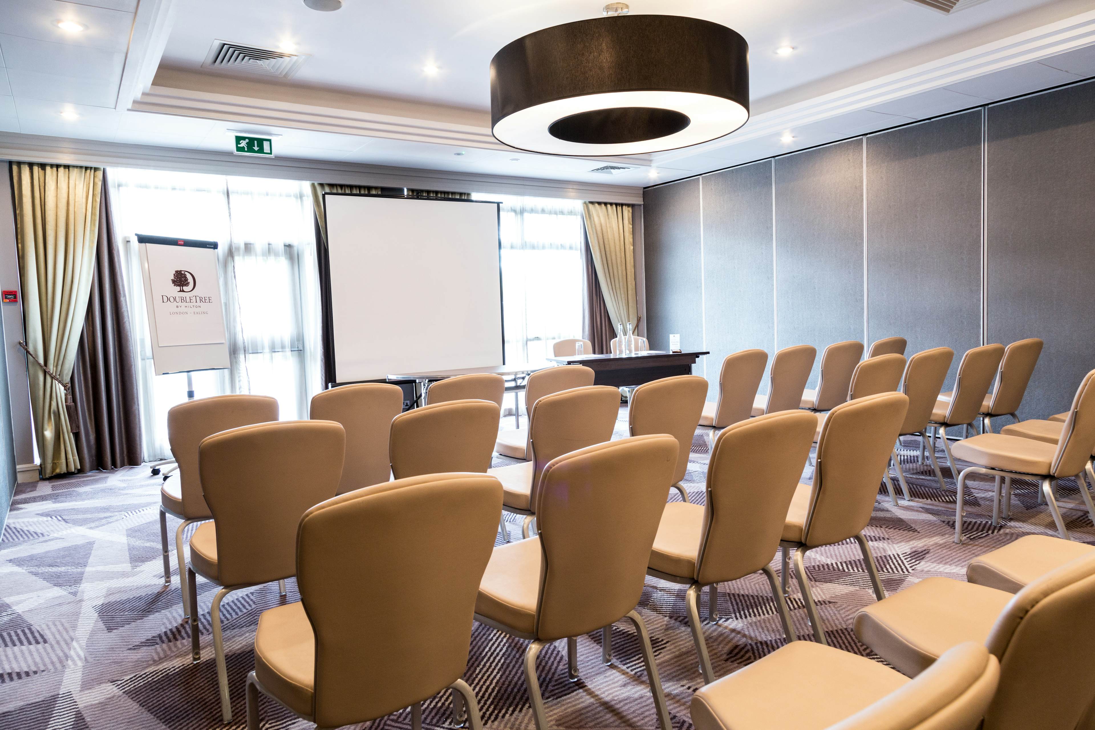 DoubleTree by Hilton London Ealing - Chambers Suite image 2
