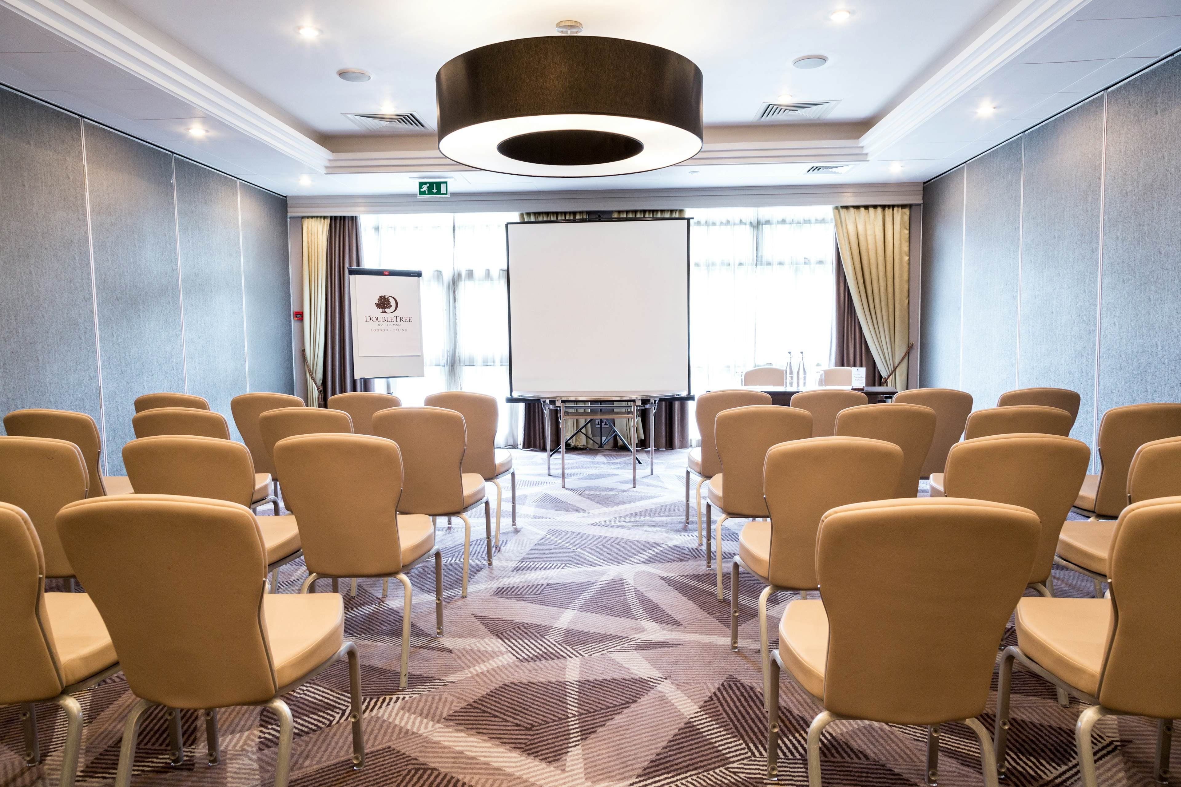 DoubleTree by Hilton London Ealing - Chambers Suite image 3