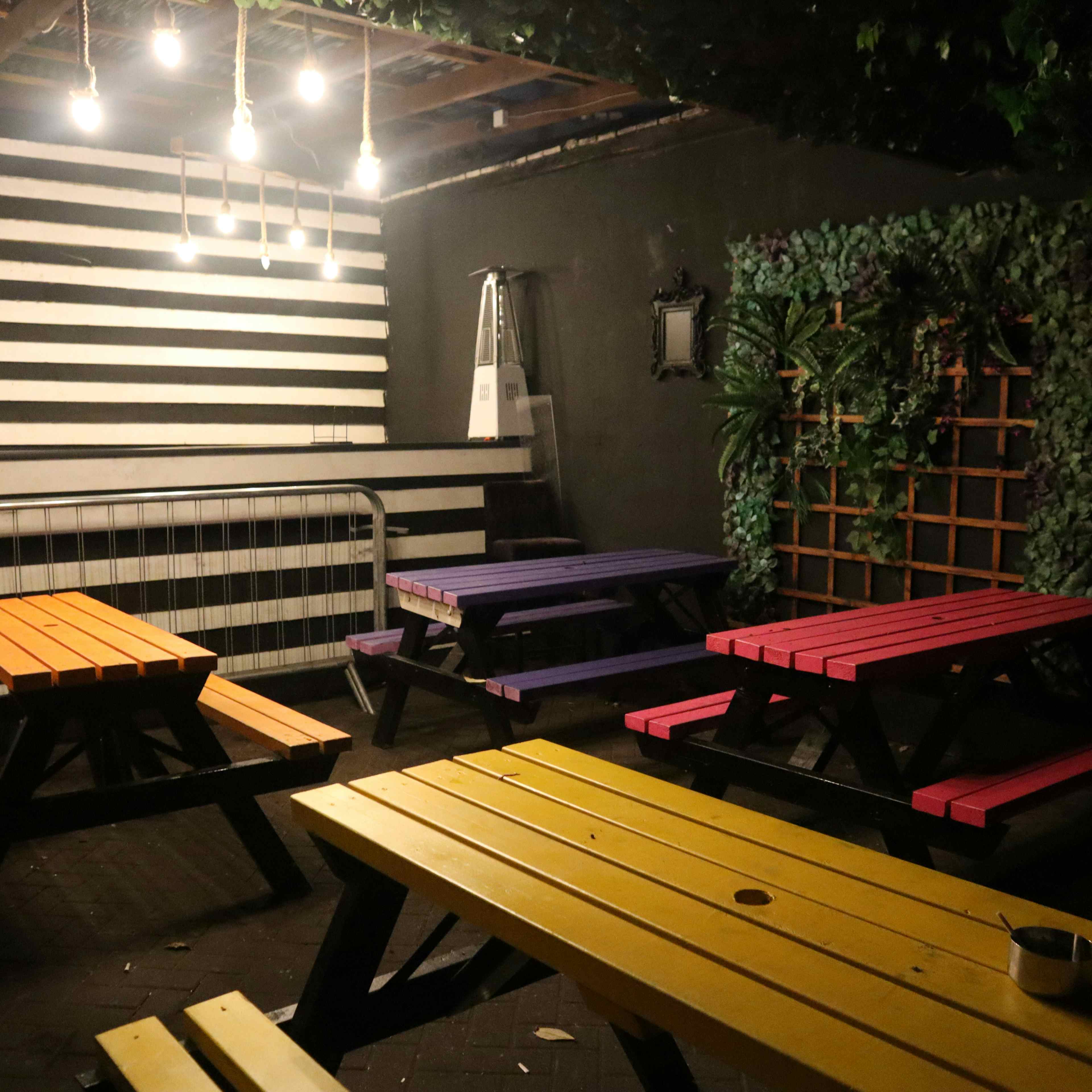 BUNA Lounge & NightClub - Terrace Garden Outdoor image 1
