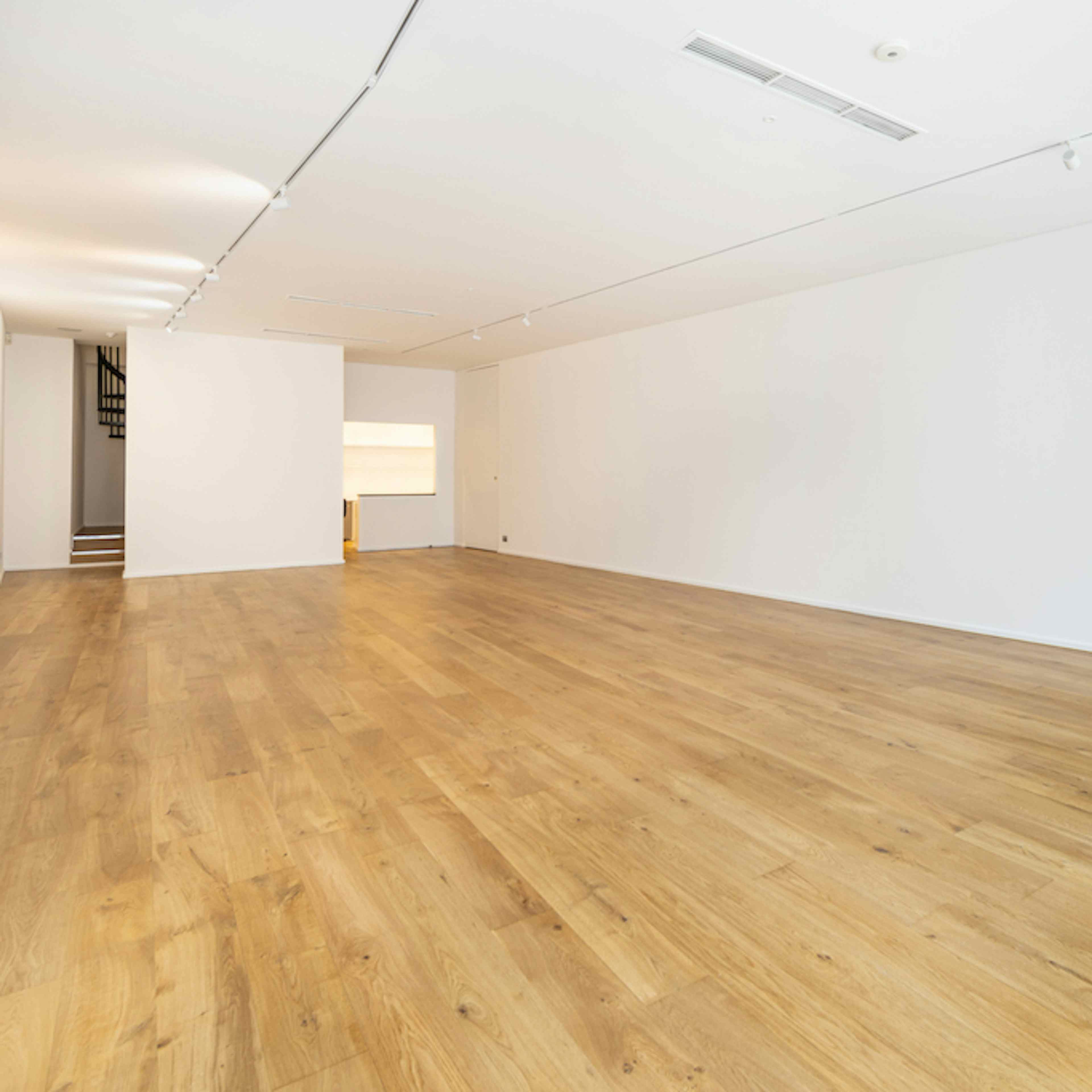Mayfair Gallery - Whole Venue image 2
