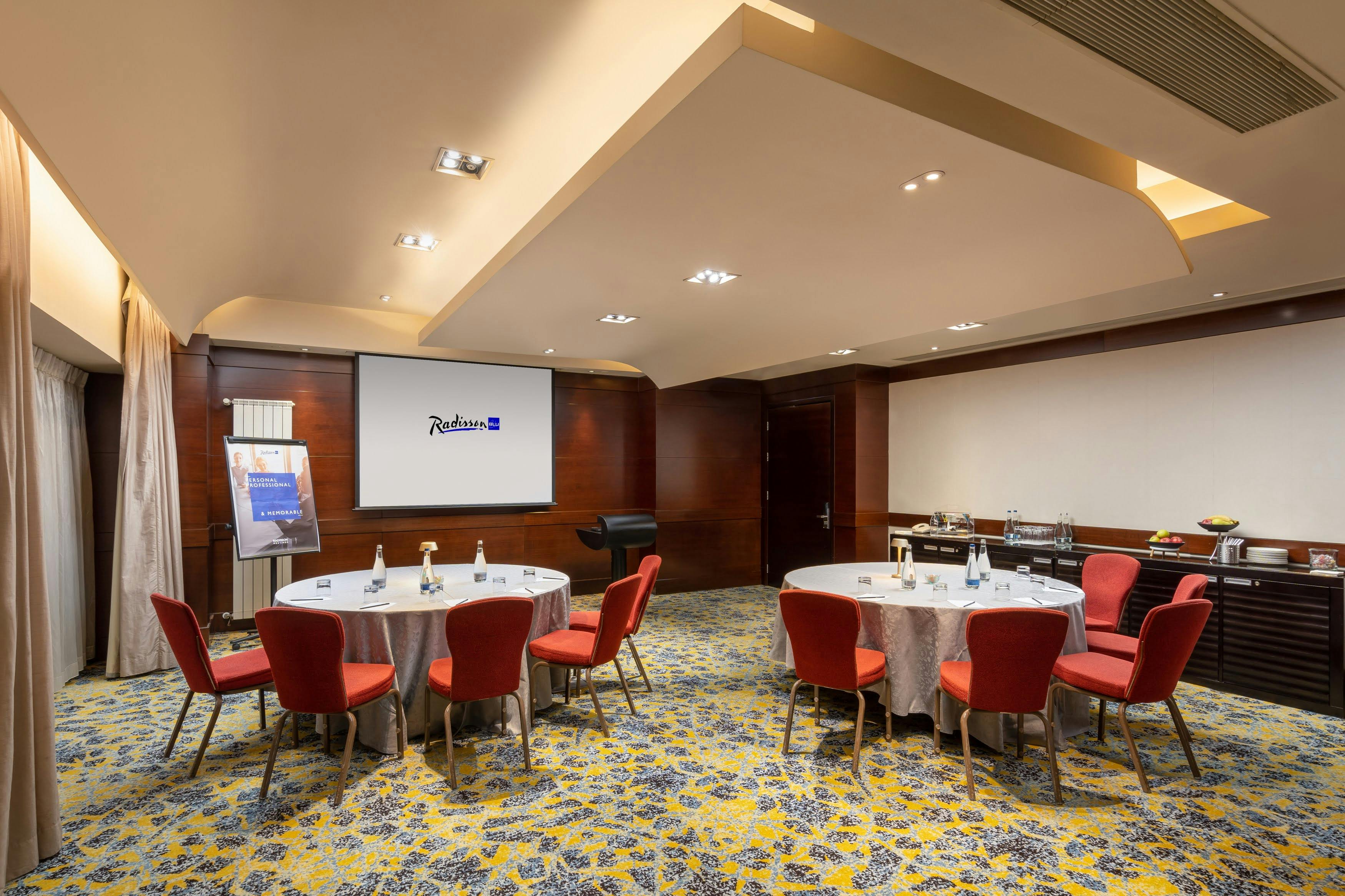 Park Inn by Radisson Bucharest Hotel & Residence - image 1