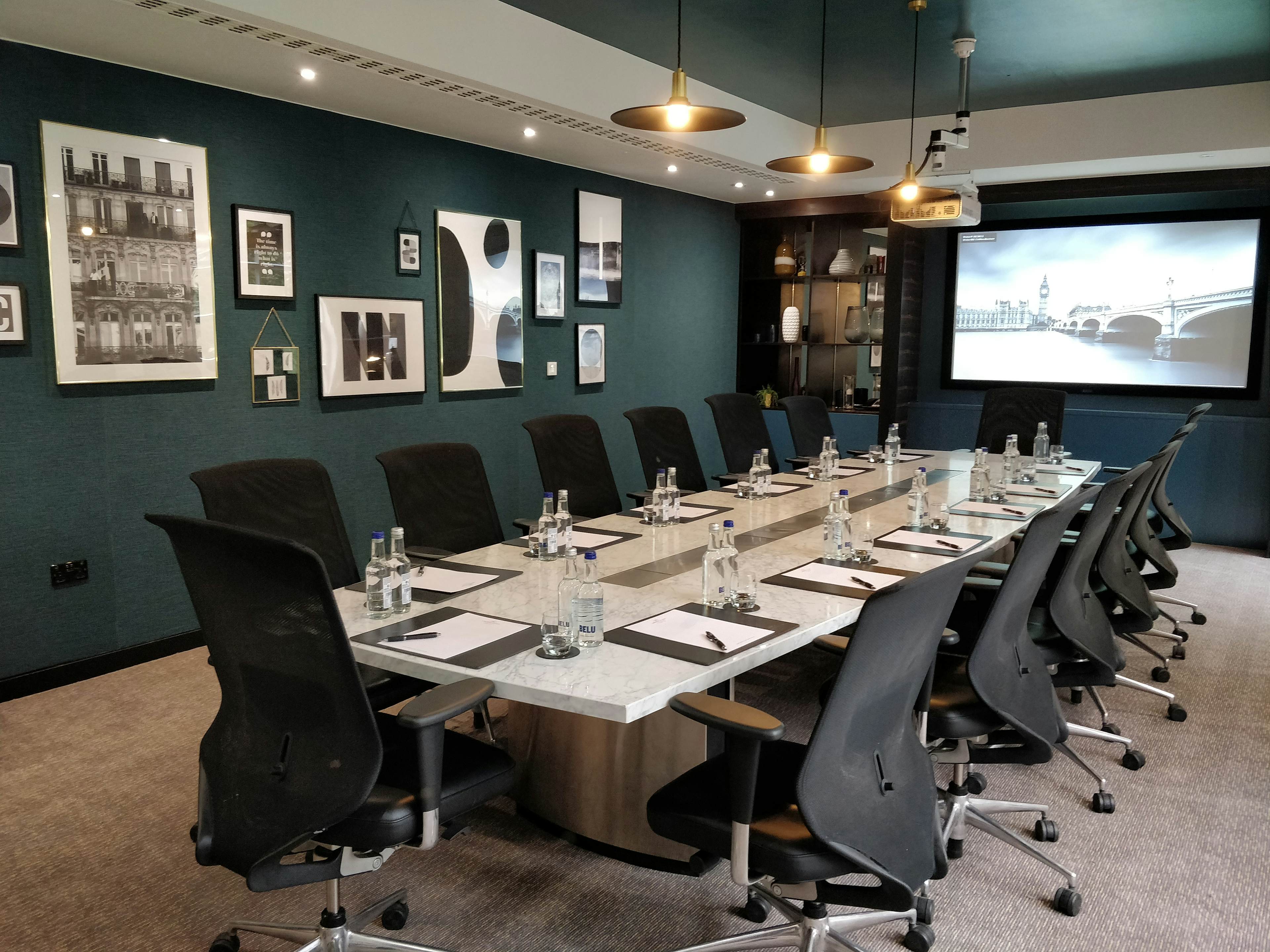 DoubleTree by Hilton London Kensington - Executive Boardroom image 2