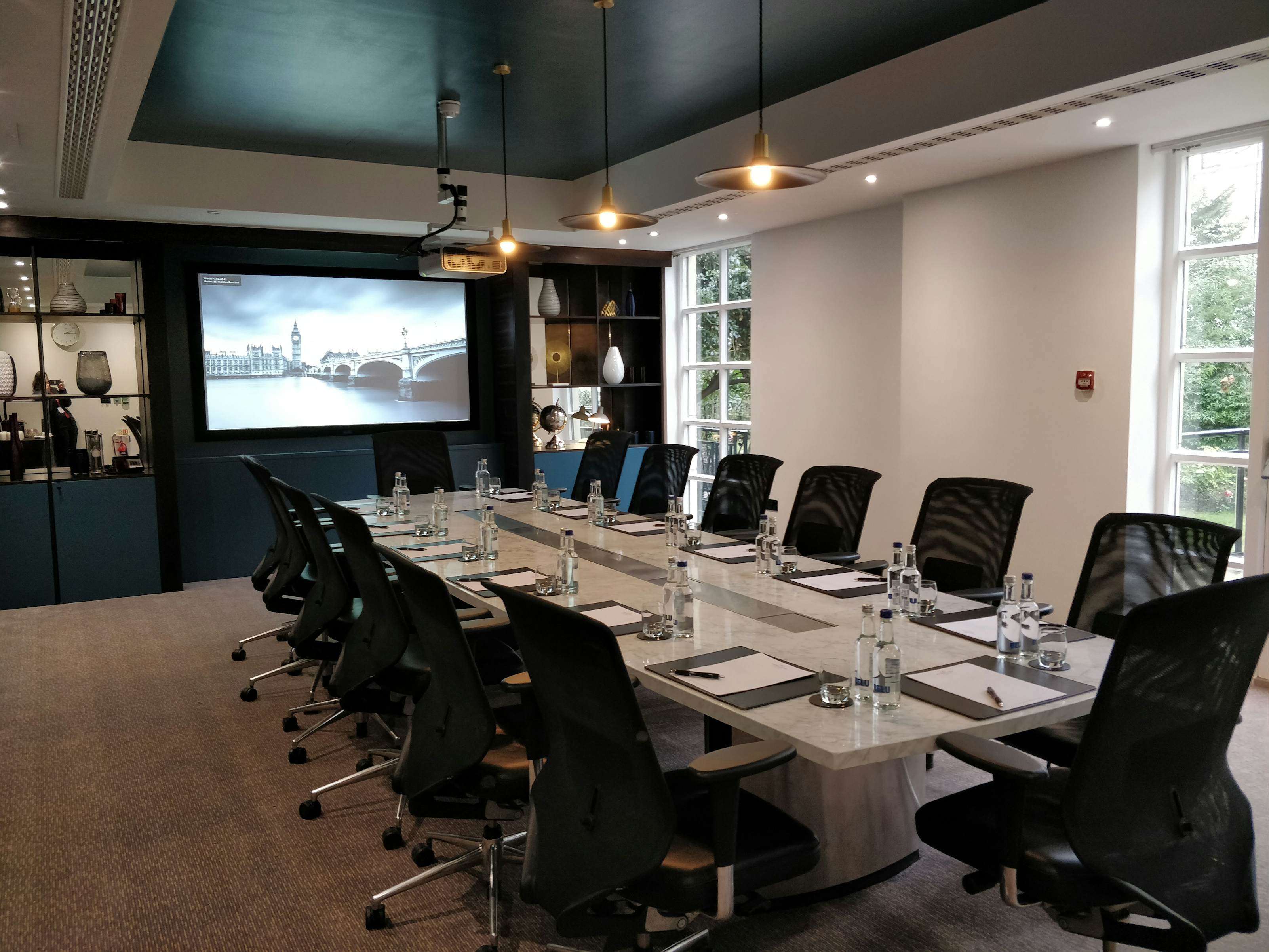 DoubleTree by Hilton London Kensington - Executive Boardroom image 1