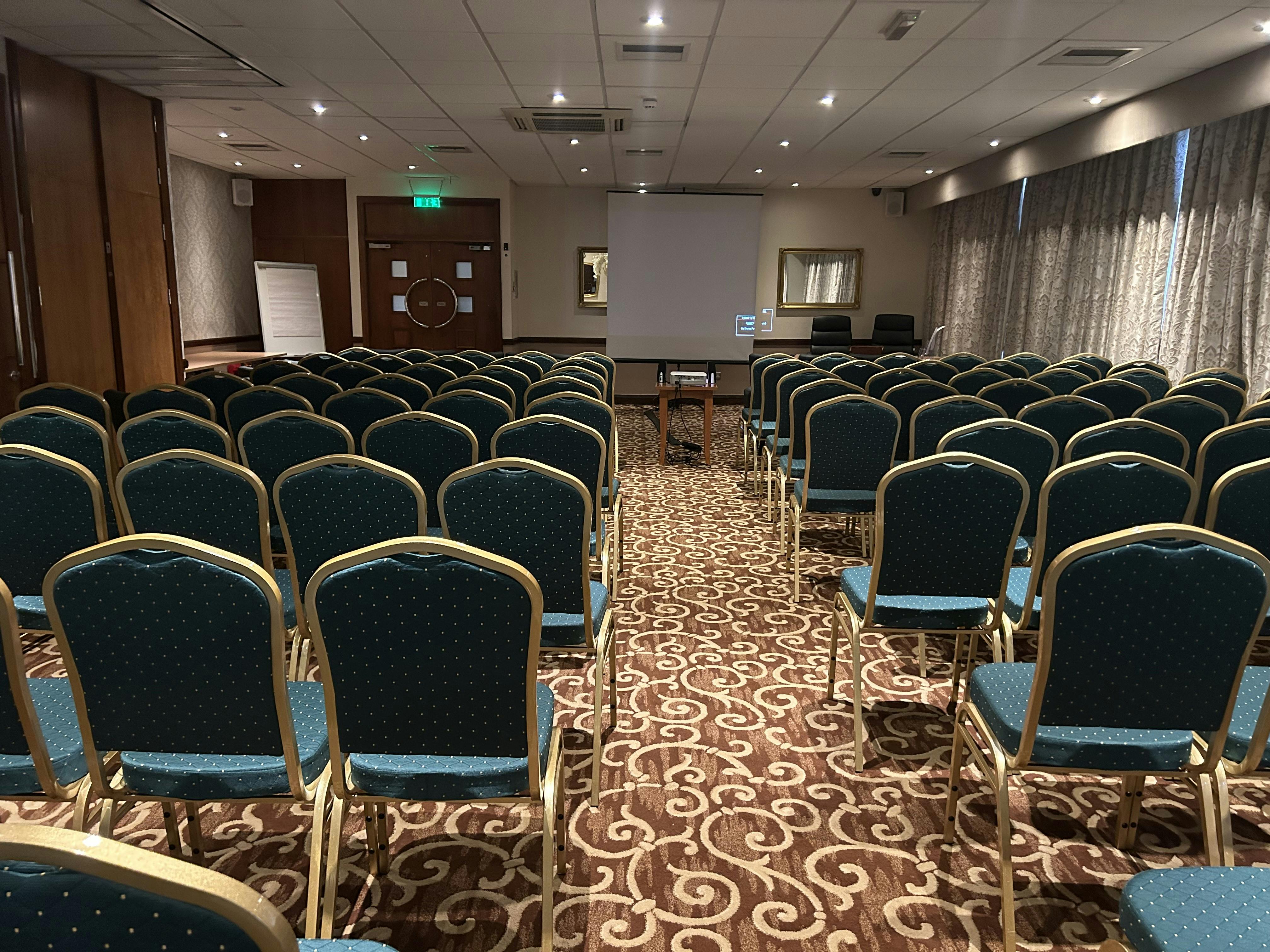 Britannia Leeds Bradford Airport Hotel - image 1