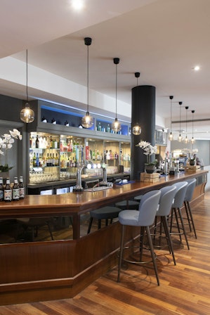 DoubleTree by Hilton Swindon - Lydiard Suite image 2