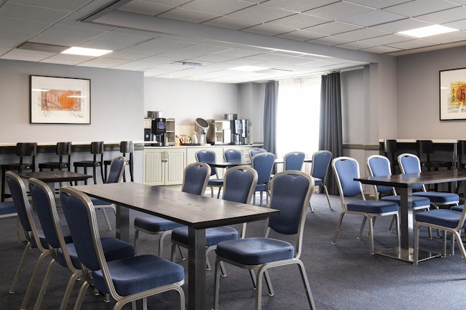 DoubleTree by Hilton Swindon - Dean Suite  image 3