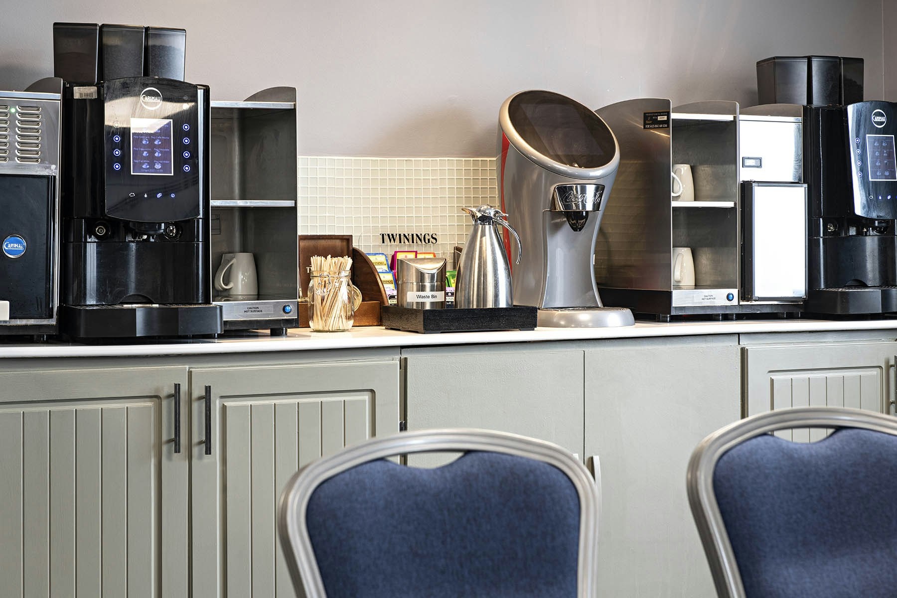 DoubleTree by Hilton Swindon - Dean Suite  image 2