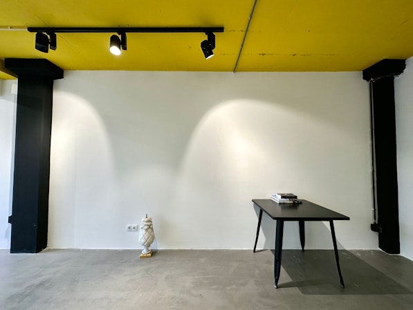 Urban Hotel TGS - Large openspased office image 2