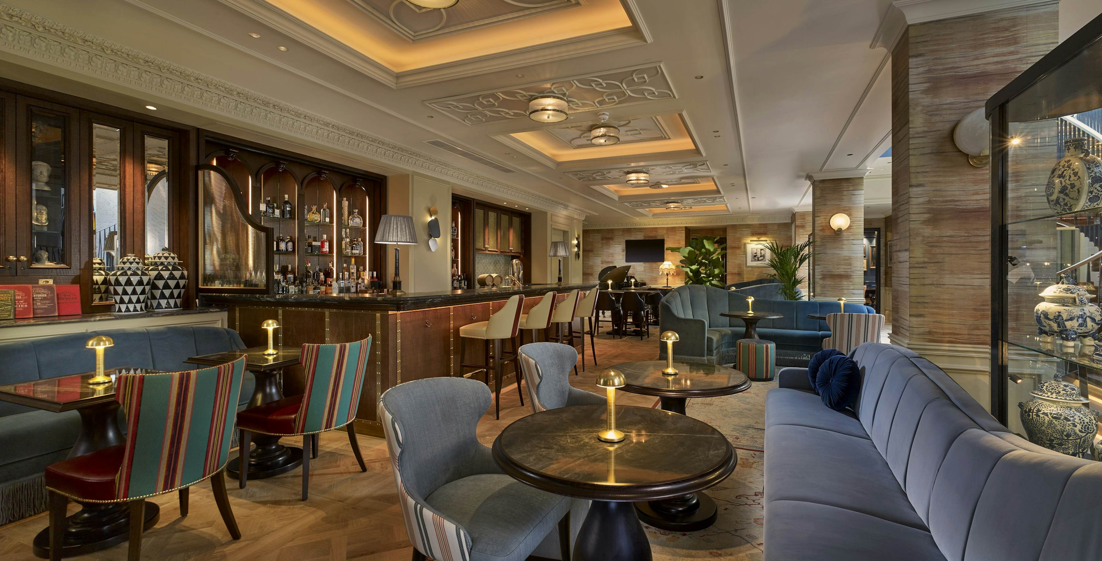 100 Queen's Gate Hotel London, Curio Collection by Hilton - ESQ Bar image 2