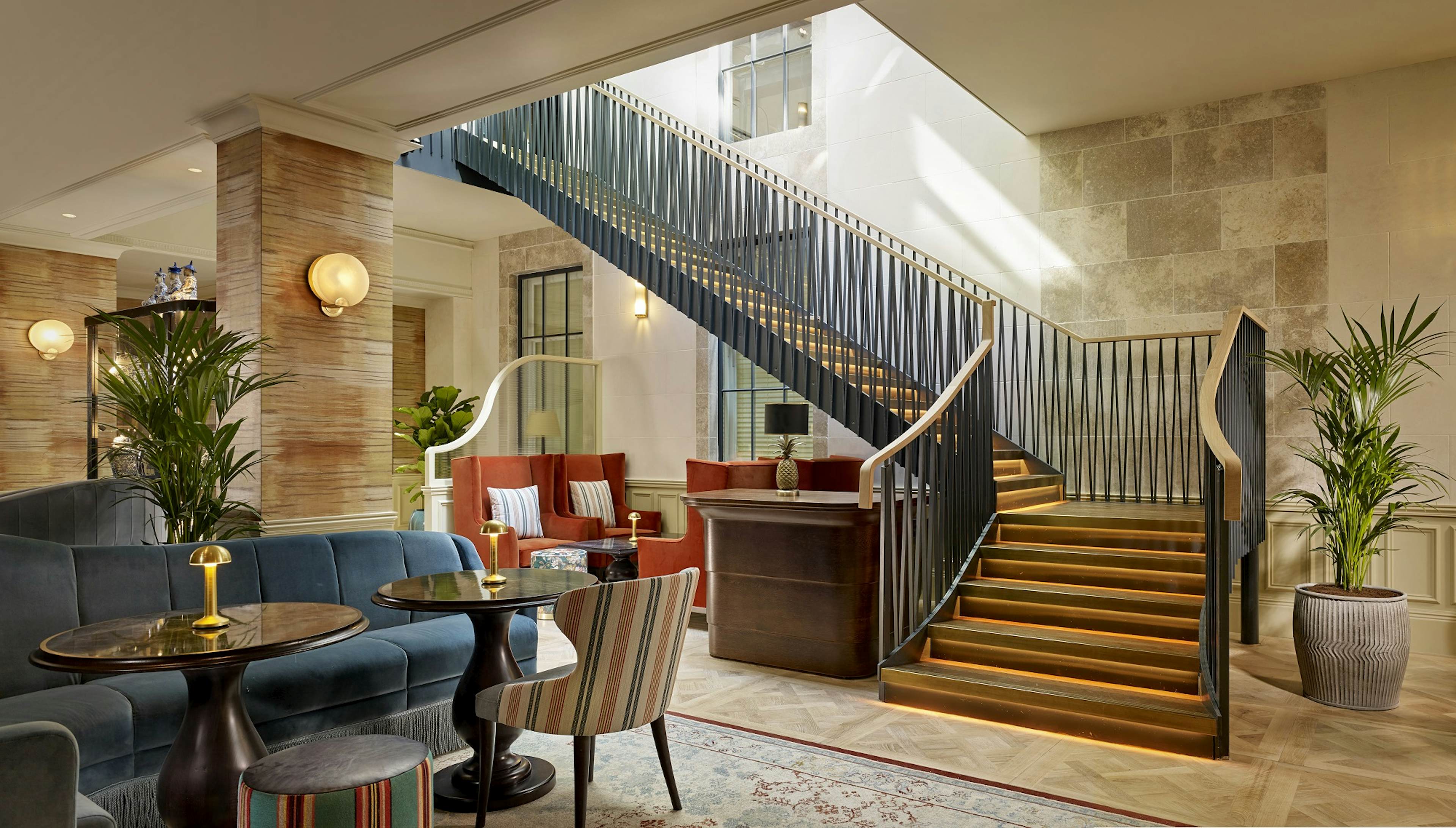 100 Queen's Gate Hotel London, Curio Collection by Hilton - ESQ Bar image 3