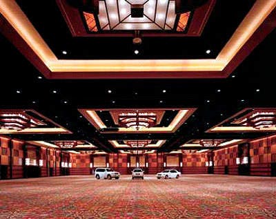 Embassy Suites by Hilton Houston Downtown - image 1