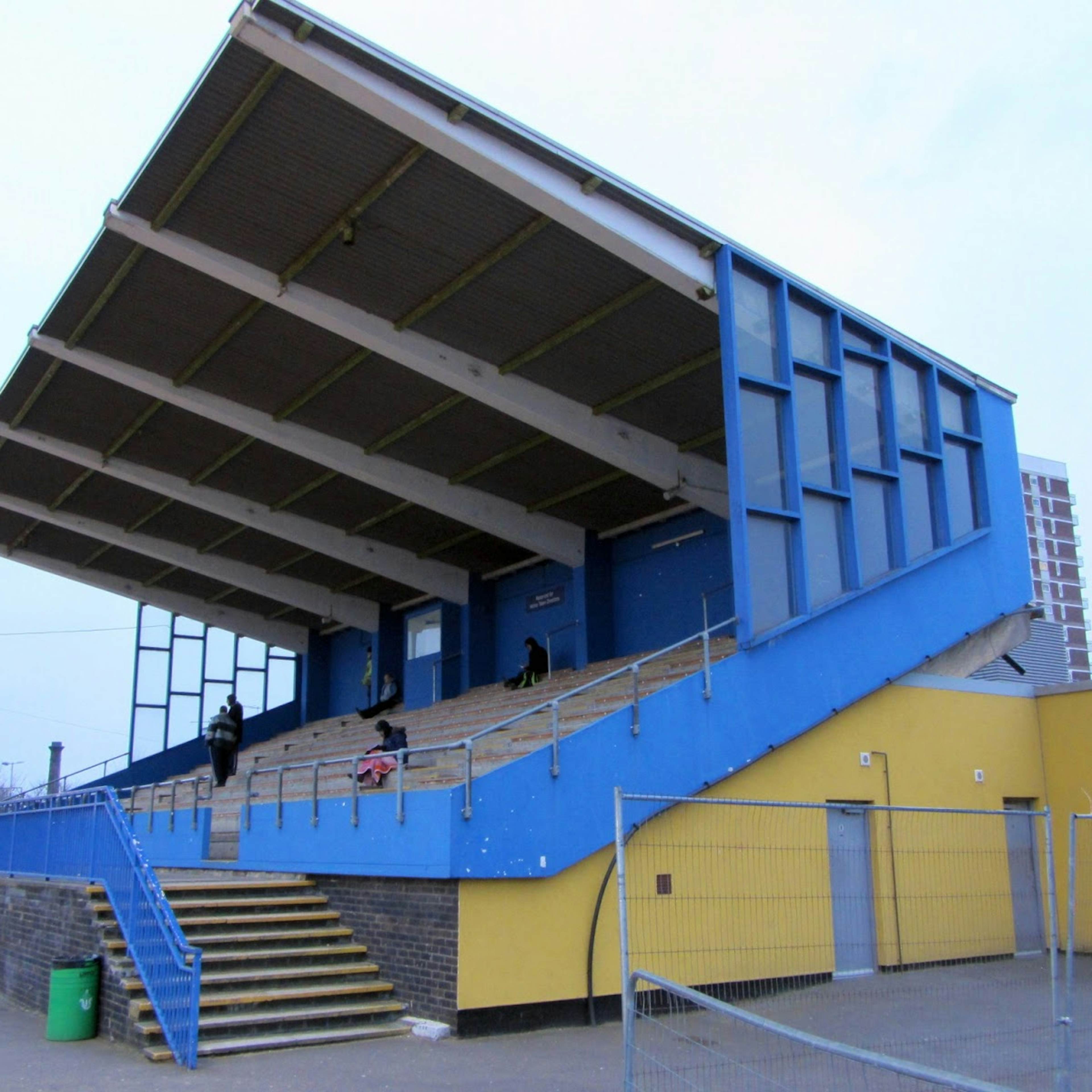 Mile End Park Leisure Centre and Stadium - image 2