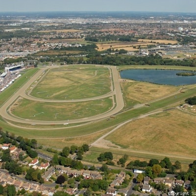 Corporate Days Out Venues in London - Kempton Park Racecourse