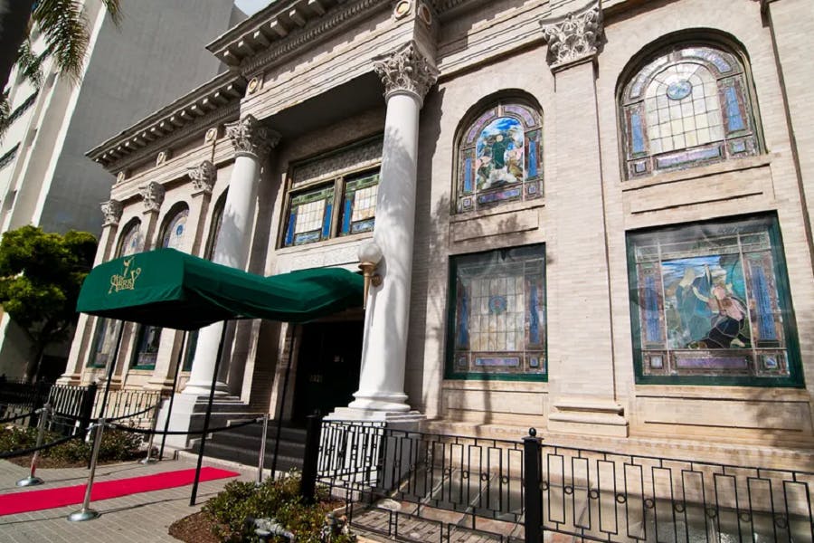 The Abbey on Fifth Avenue - image 3