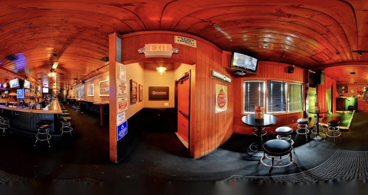 Redwing Bar and Grill - image 1