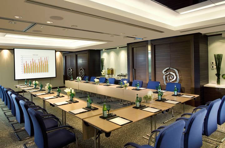 Regal Airport Hotel Meeting & Conference Centre - image 1