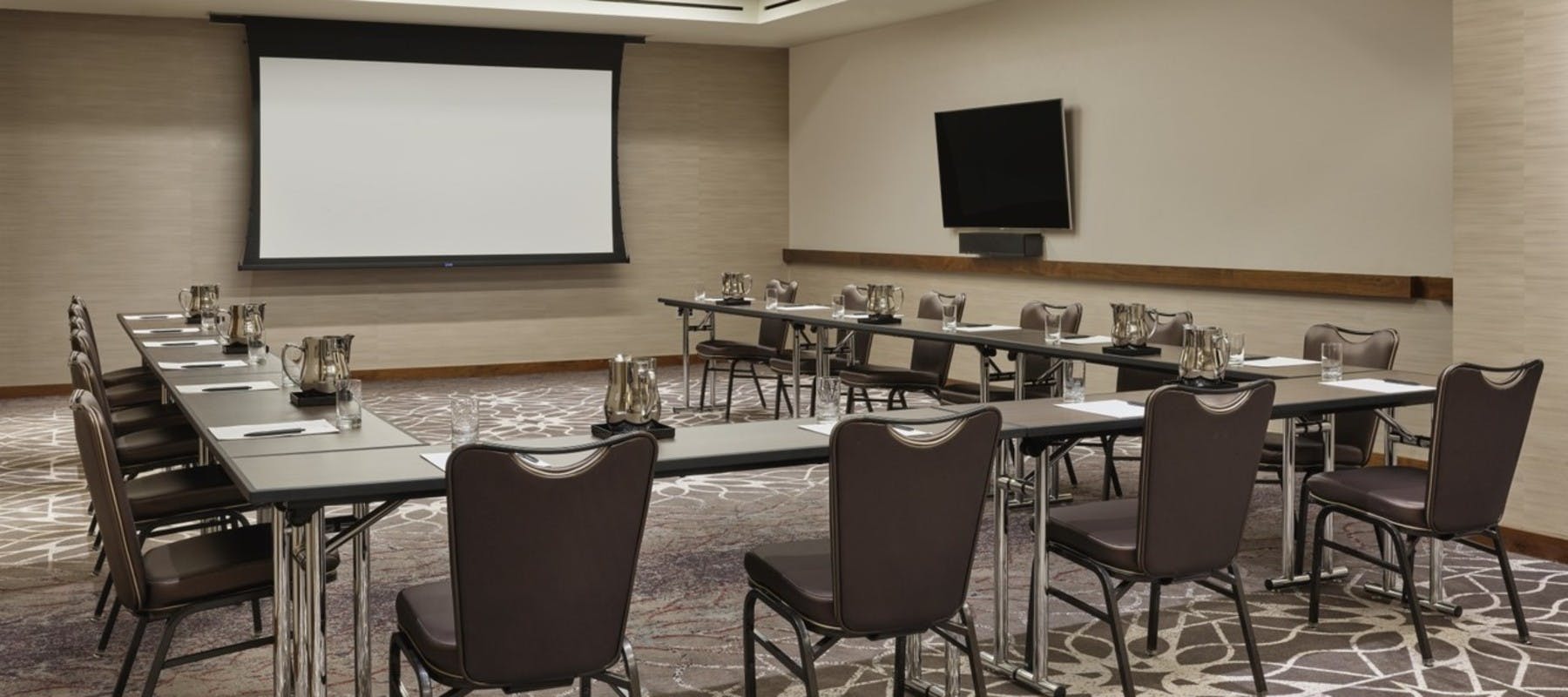 Loews Chicago Hotel - image 1