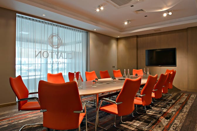Clayton Hotel Chiswick - The Boardroom image 1