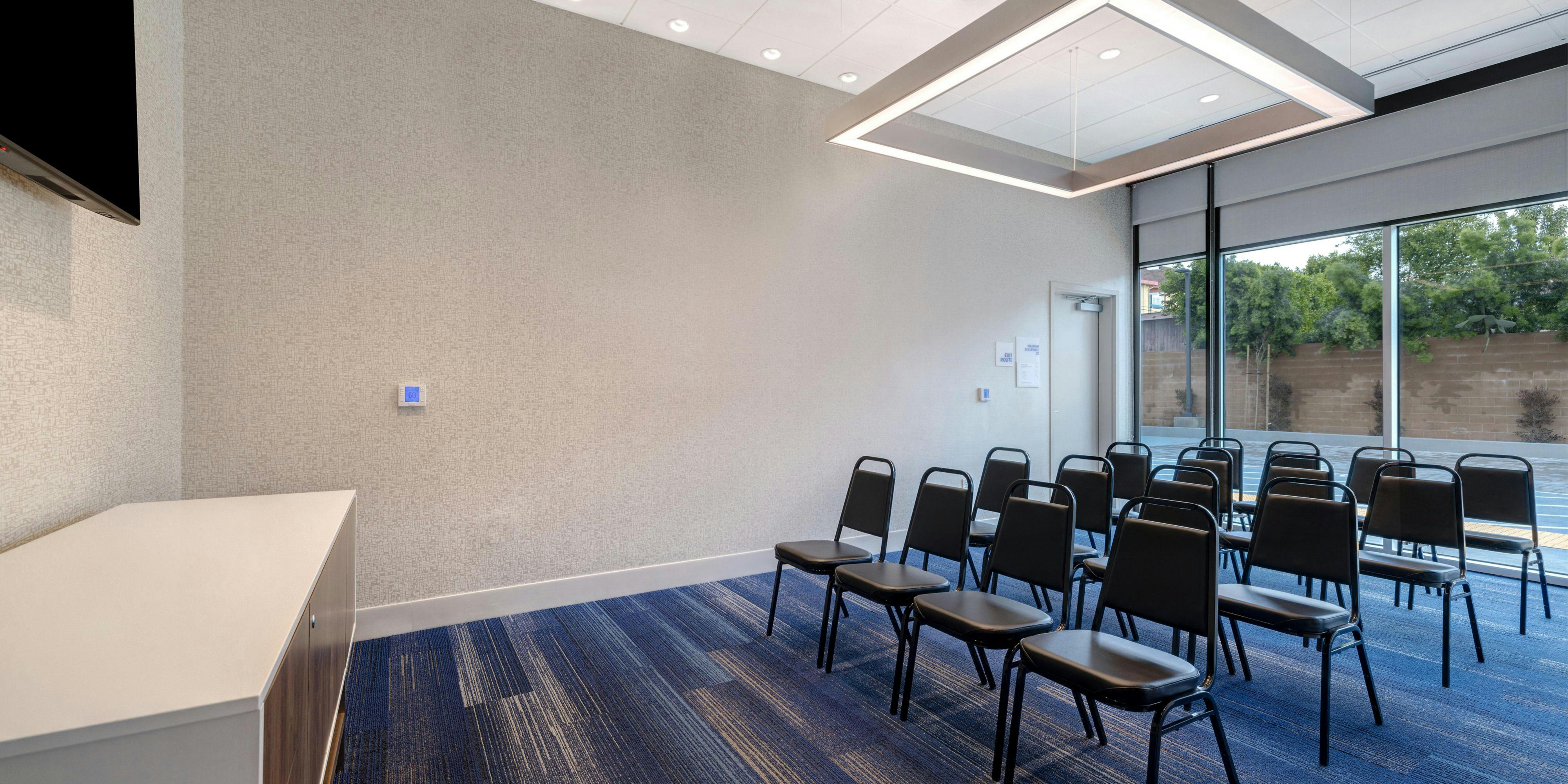 Holiday Inn Express & Suites Glendale Downtown - image 1