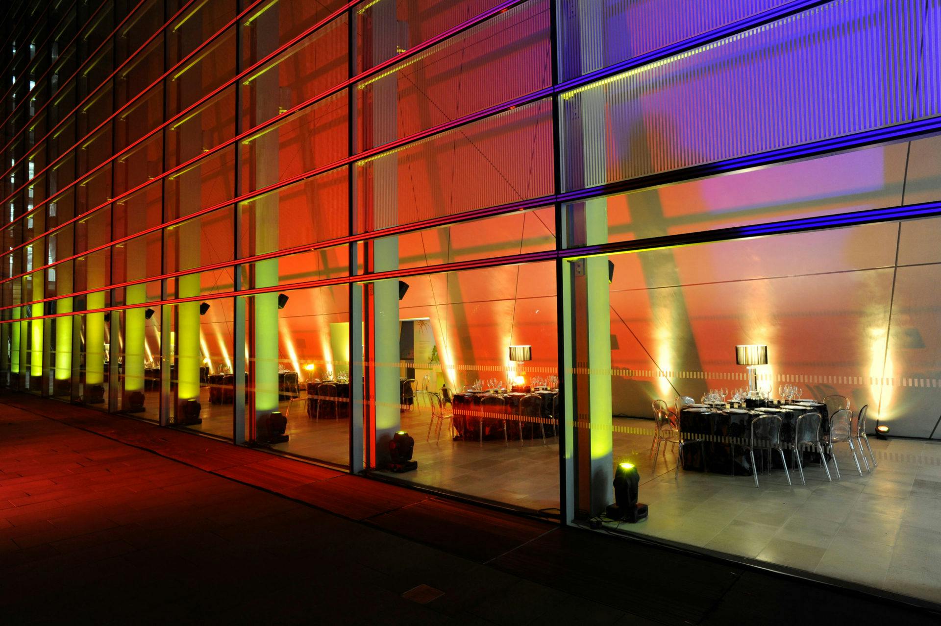 The Darwin Centre and Courtyard | Natural History Museum (London)