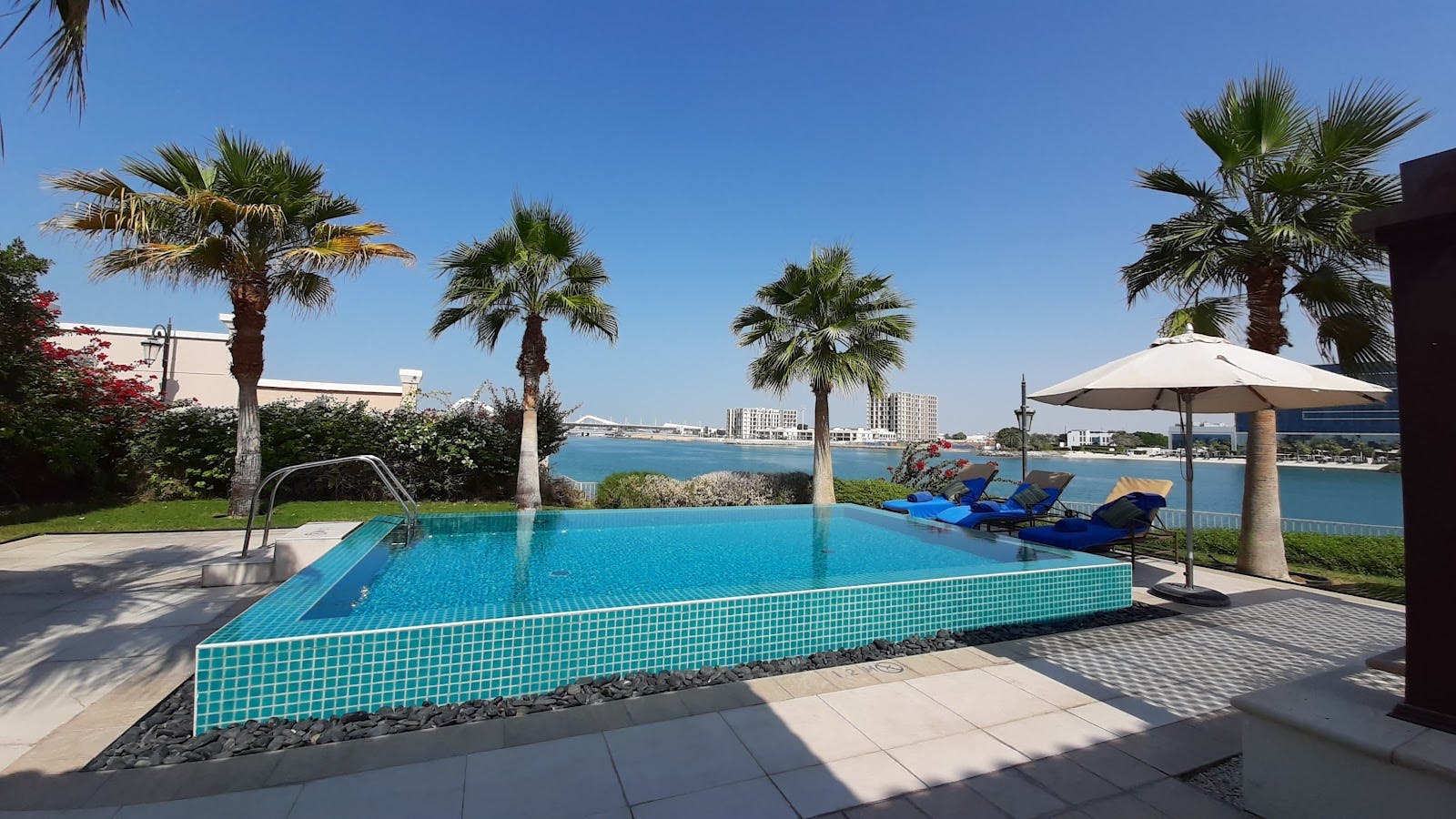 The Ritz-Carlton Abu Dhabi, Grand Canal - image 1
