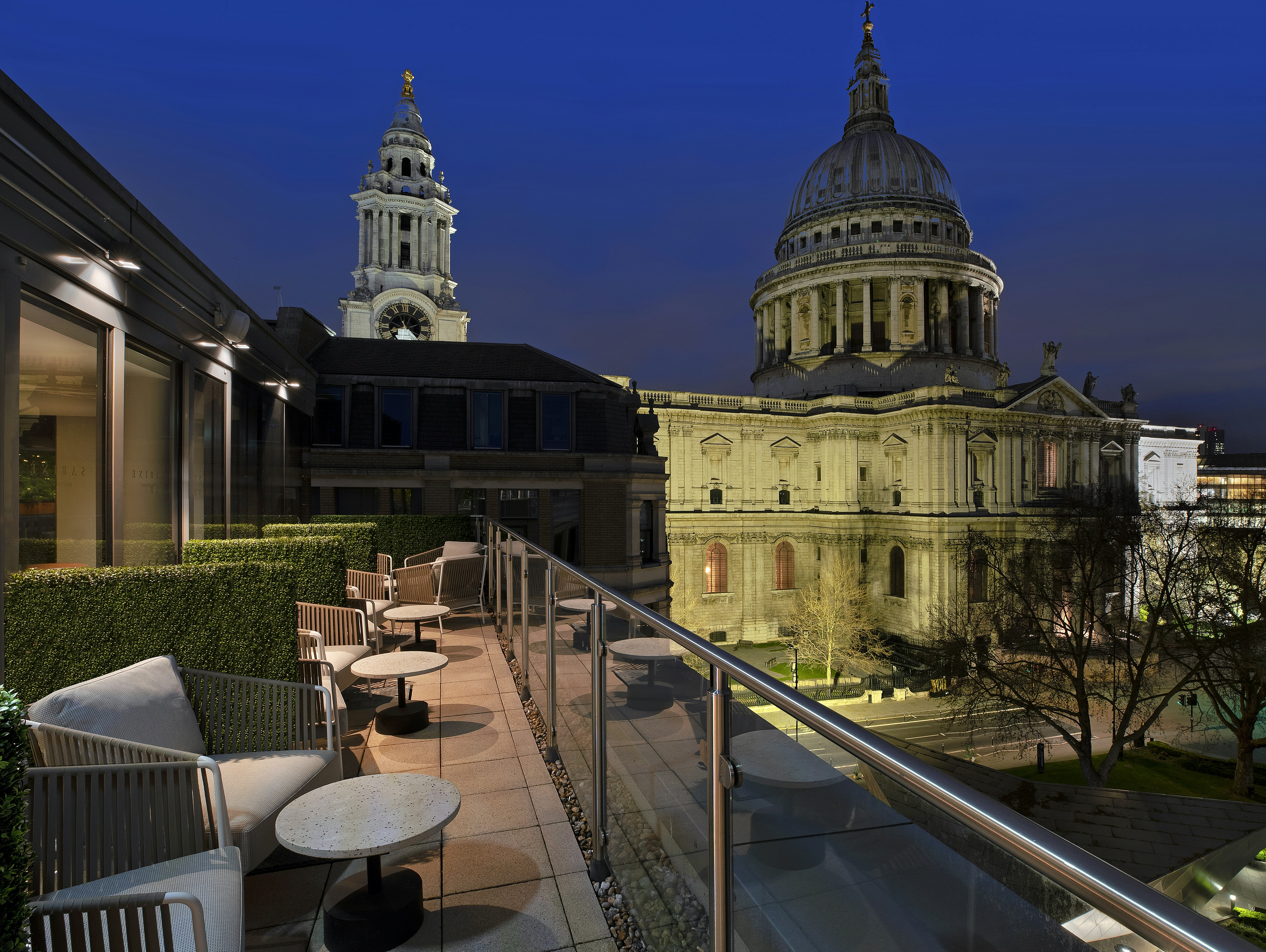 Leonardo Royal Hotel London St.Pauls  - Sabine Rooftop Bar image 4