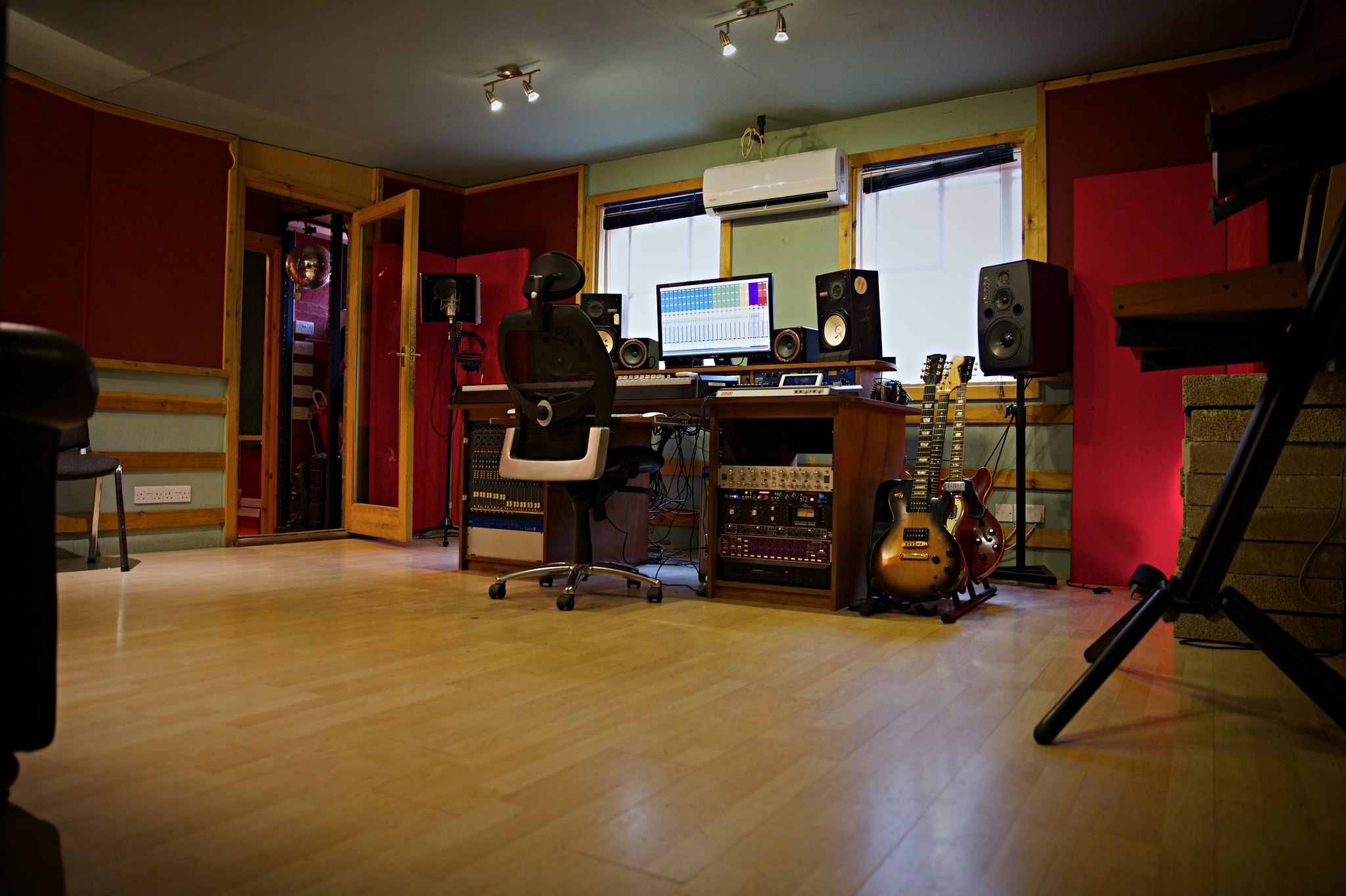 Recording Studios Venues in Central London - MUSIC 7 STUDIOS