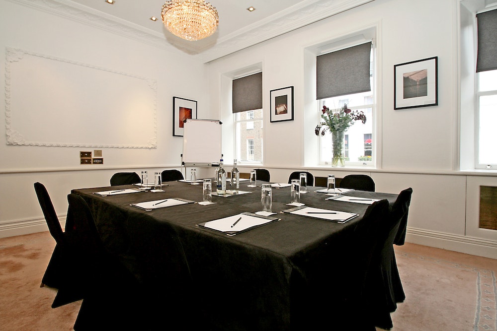 Meeting Rooms Venues in North London - Rathbone Hotel