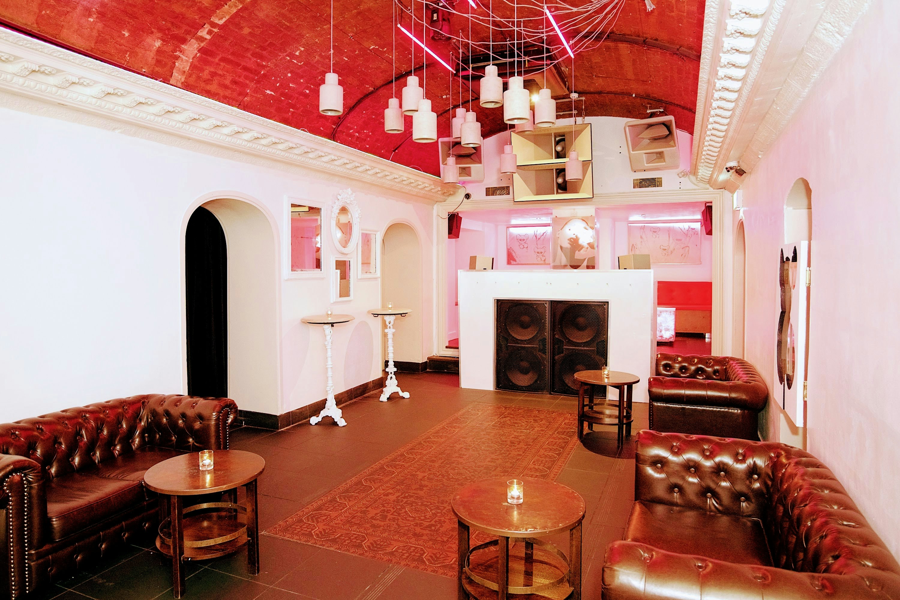 Drinks Venues in London - THE WHITE ROOM 