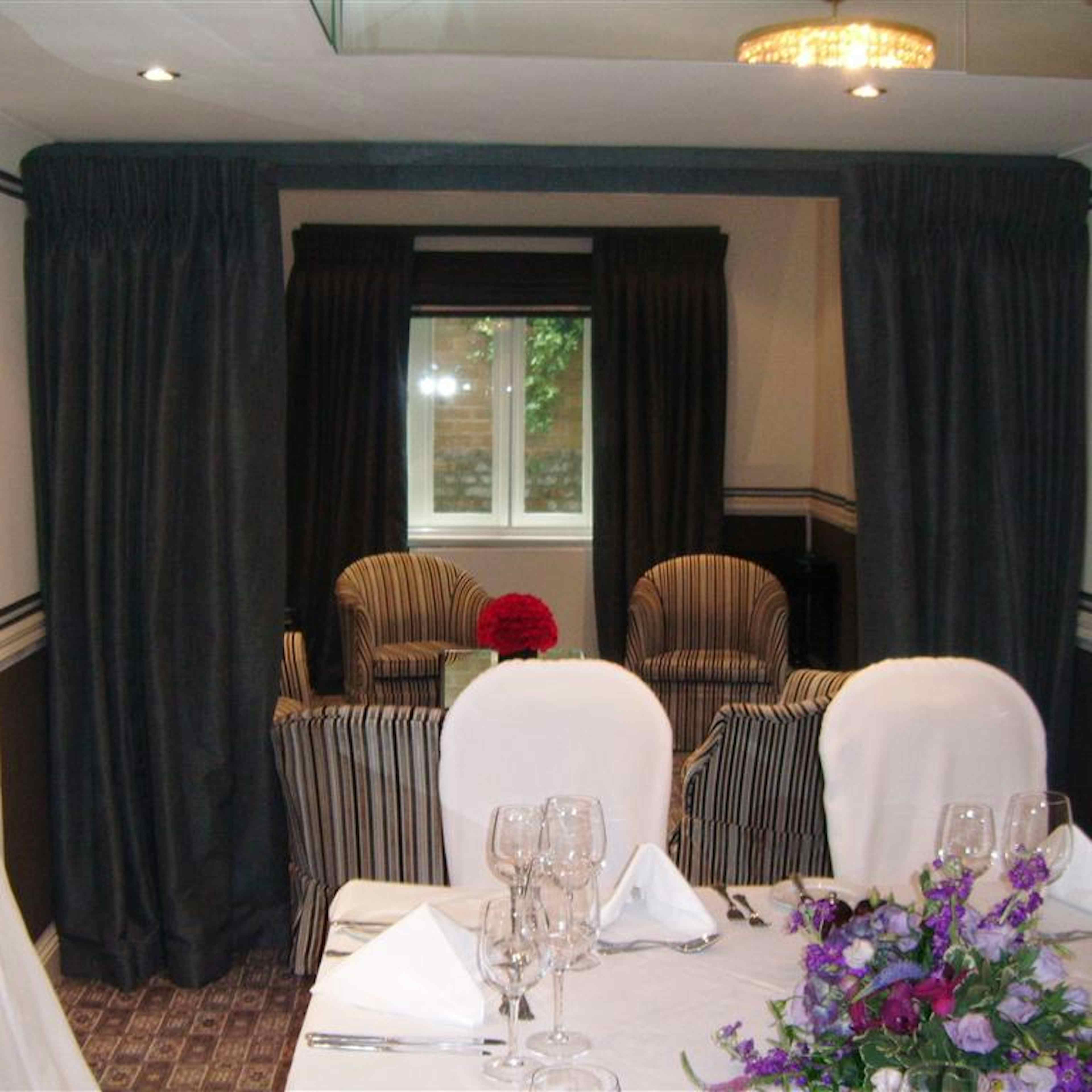 The Montague on the Gardens - Woburn Suite image 3