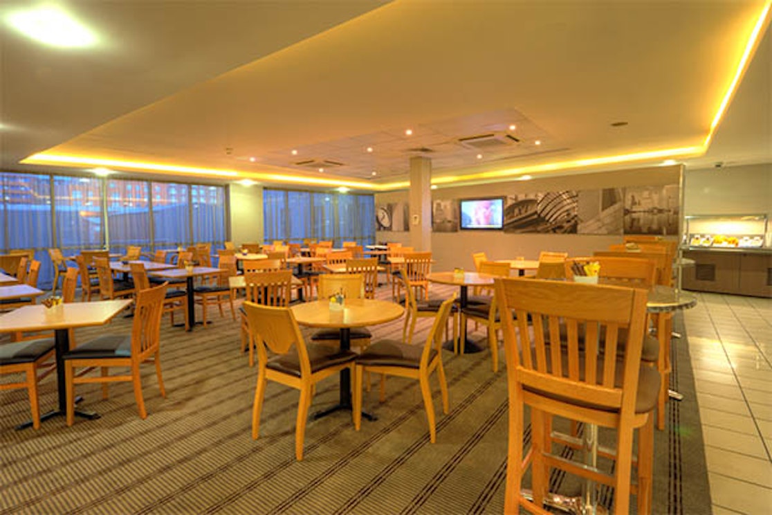 Holiday Inn Limehouse - lobby breakfast 01-int.jpg.jpg