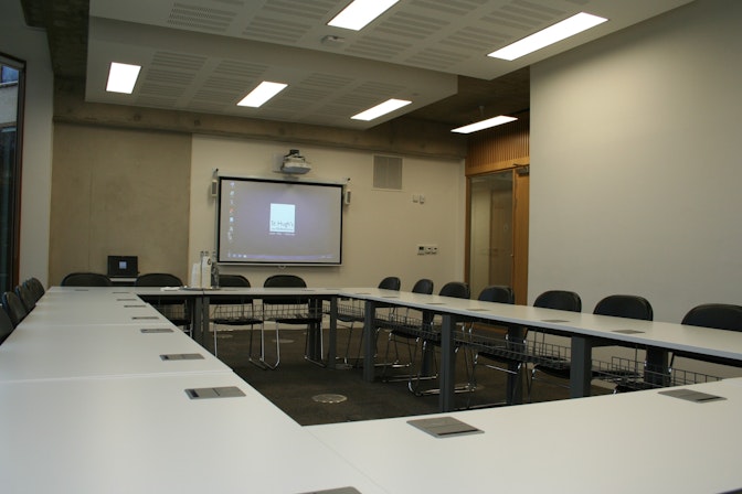 St Hugh's College - Dickson Poon Seminar Room  image 2