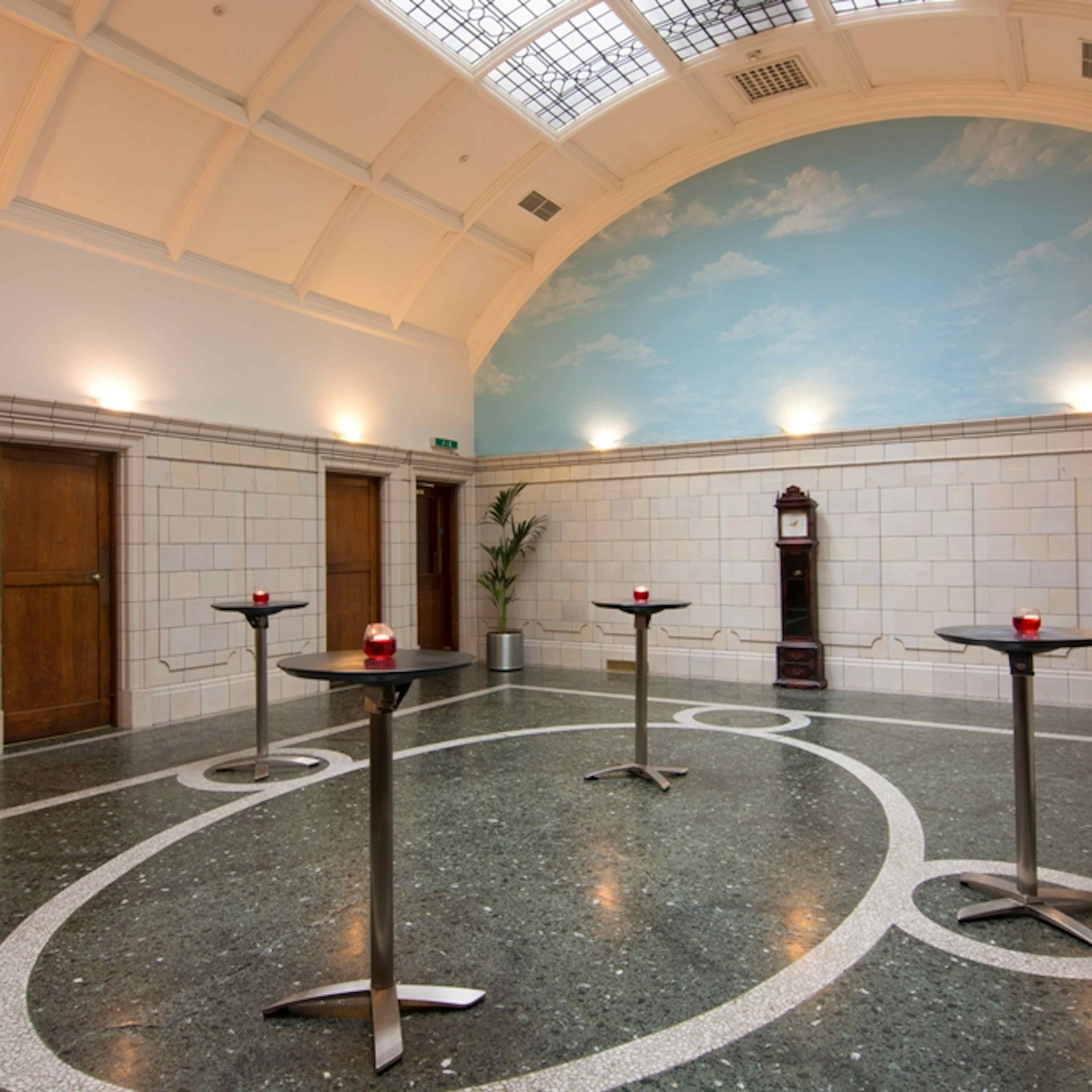 Courthouse Hotel - Soho - The Waiting Room image 3