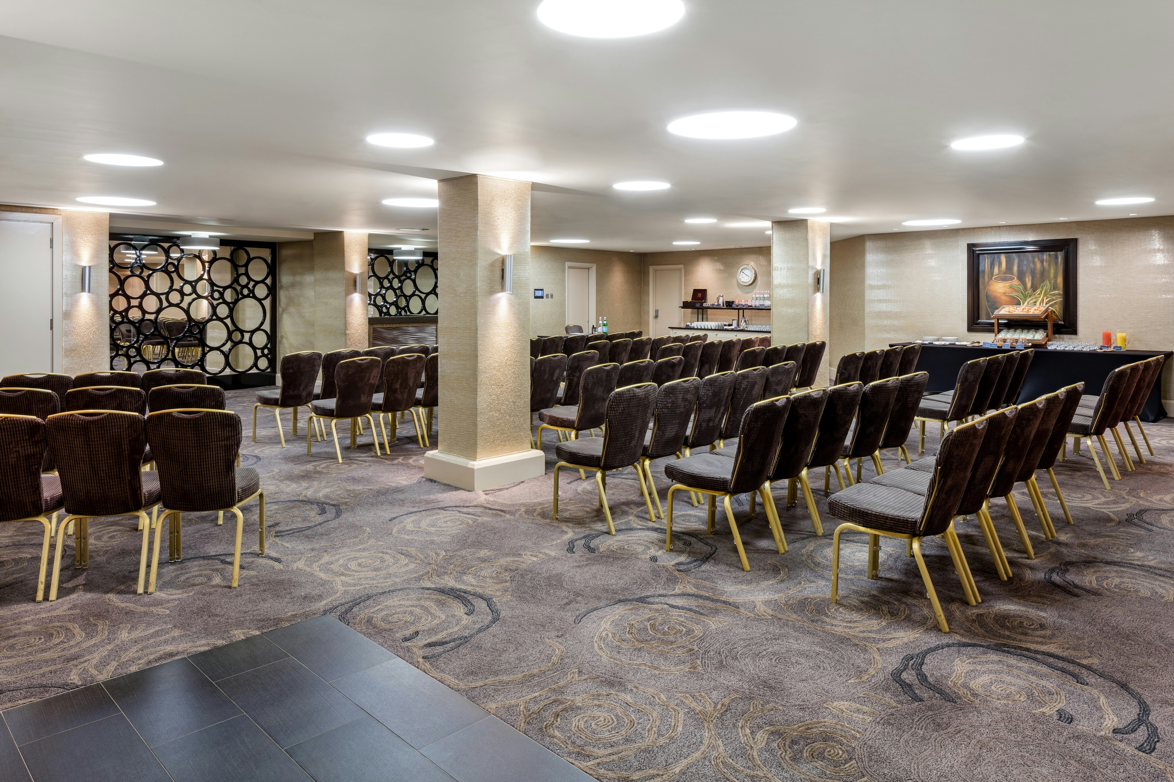 Conference Venues With Accommodation in London - Radisson Blu Edwardian Grafton  - Business in Warren  - Banner
