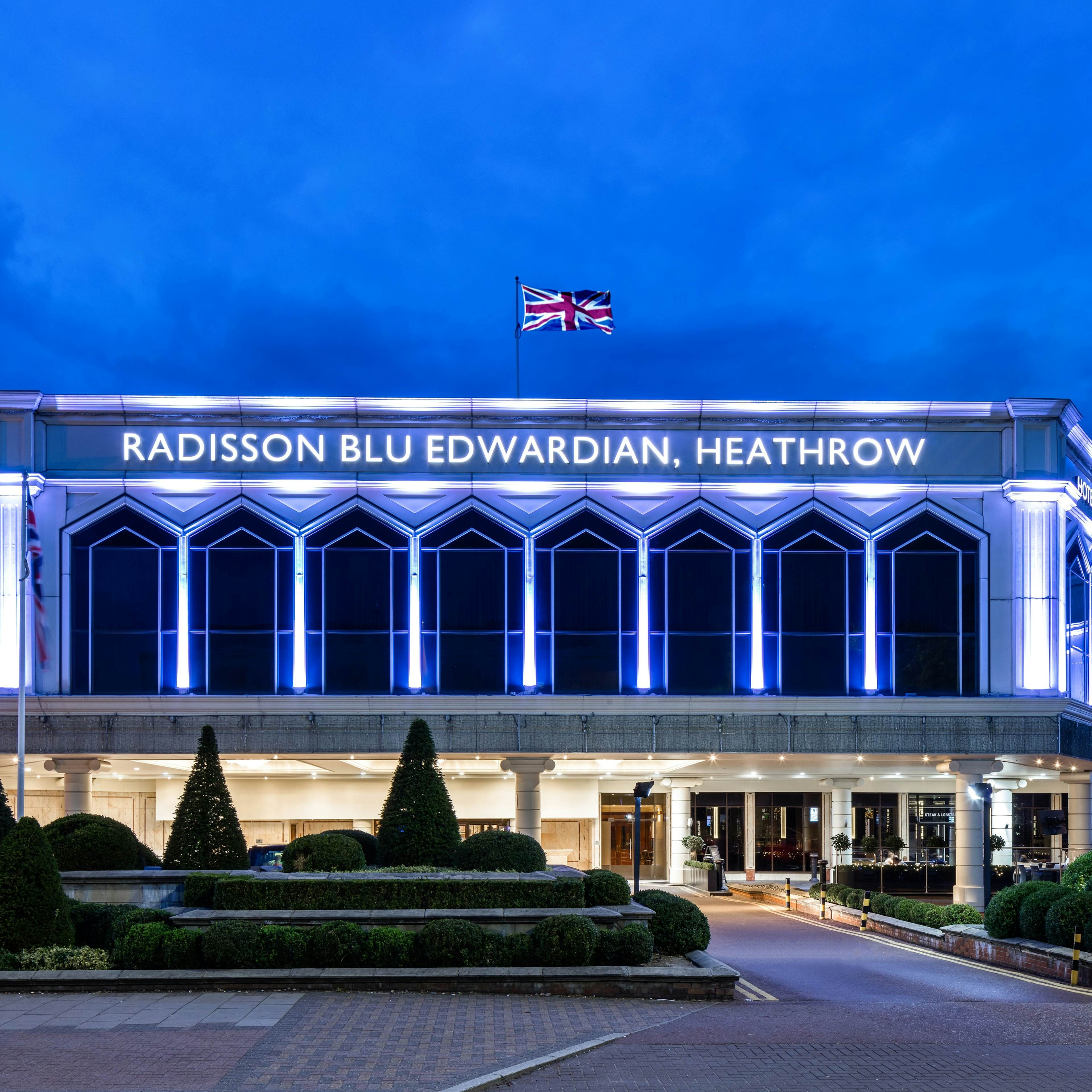 Radisson Blu Edwardian Heathrow - Commonwealth East Suite image 2